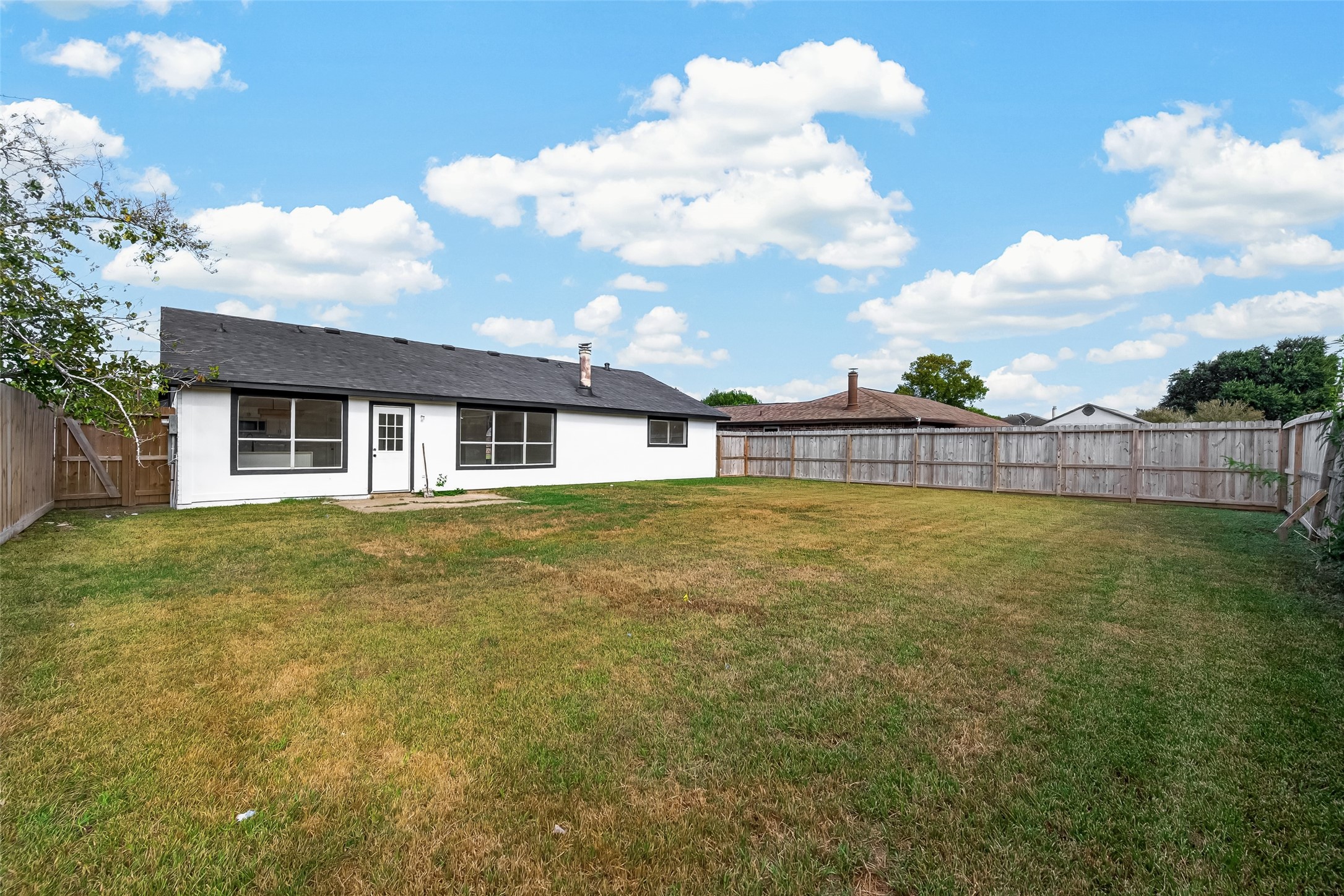 9918 Willmont Road, La Porte, TX 77571