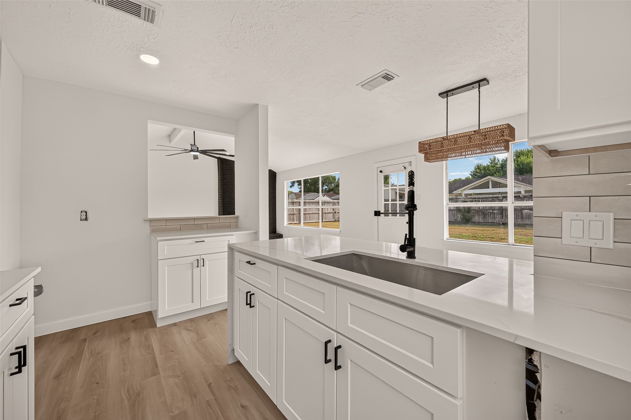 9918 Willmont Road, La Porte, TX 77571