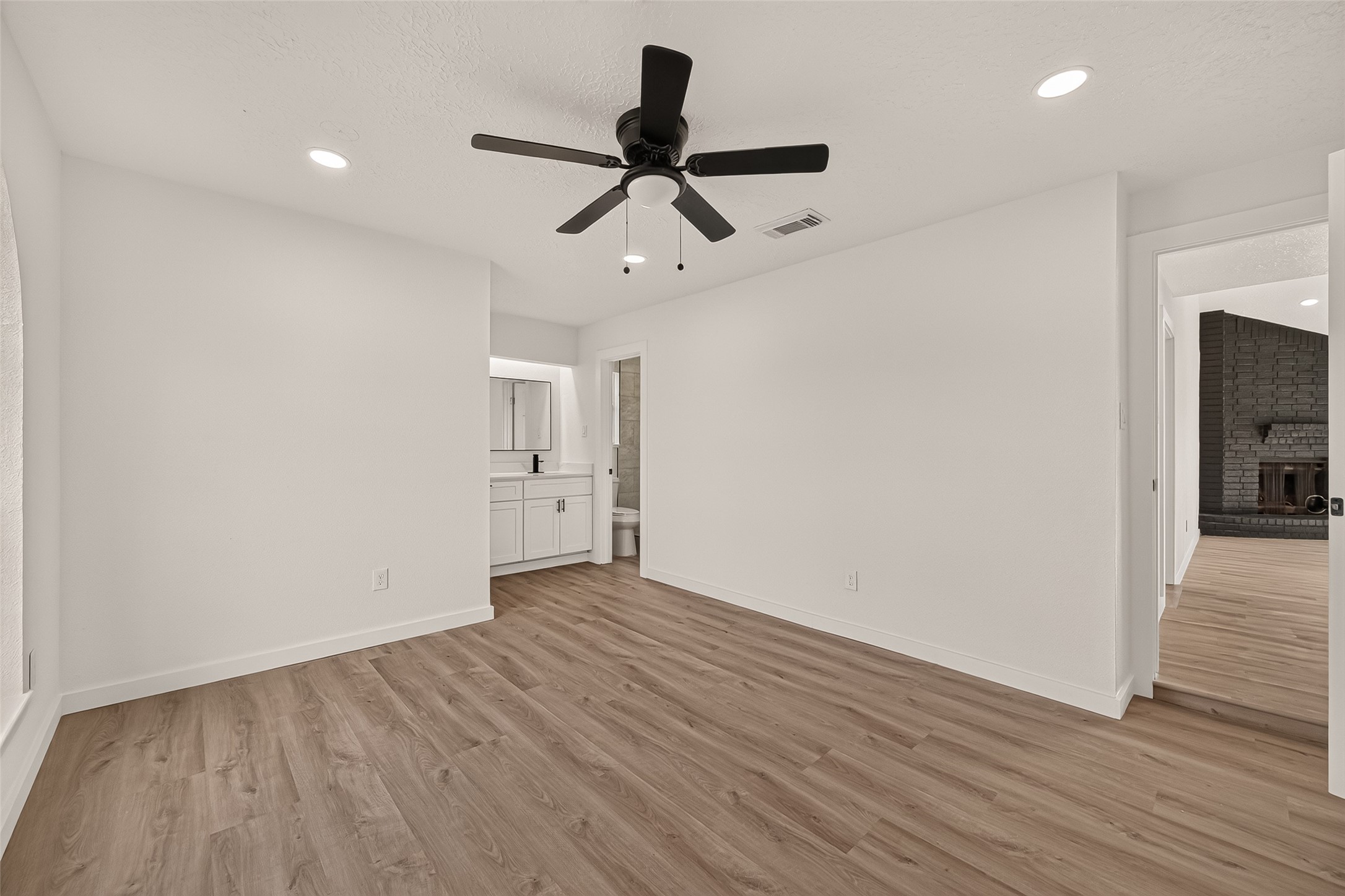 9918 Willmont Road, La Porte, TX 77571