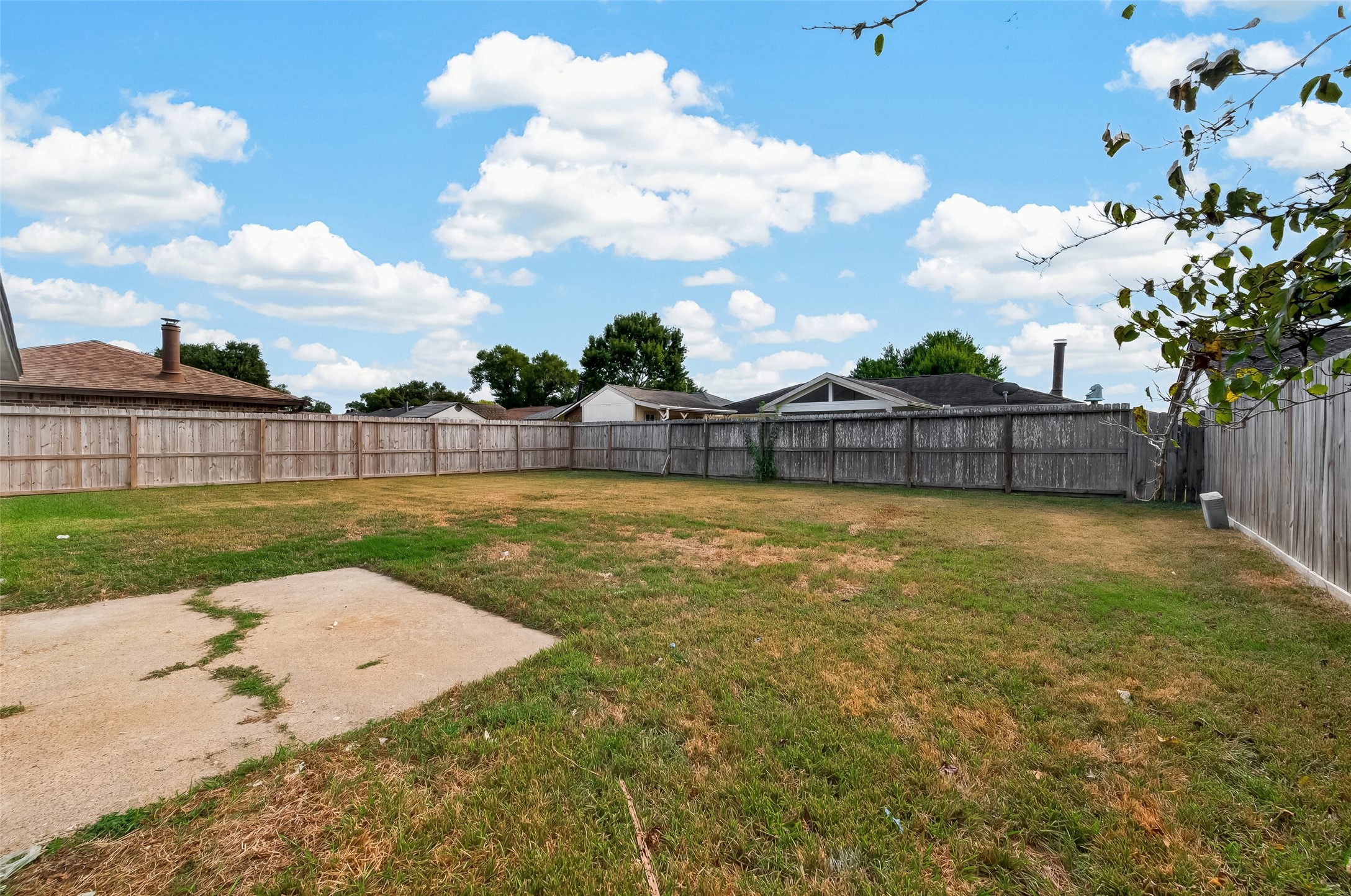 9918 Willmont Road, La Porte, TX 77571