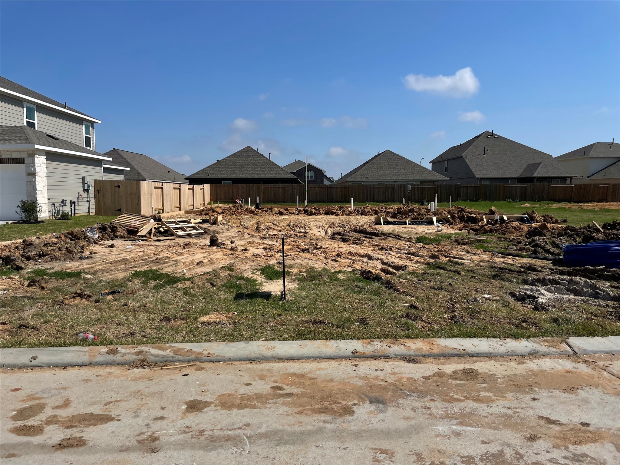759 Woodhaven Lakes Drive, La Marque, TX 77568