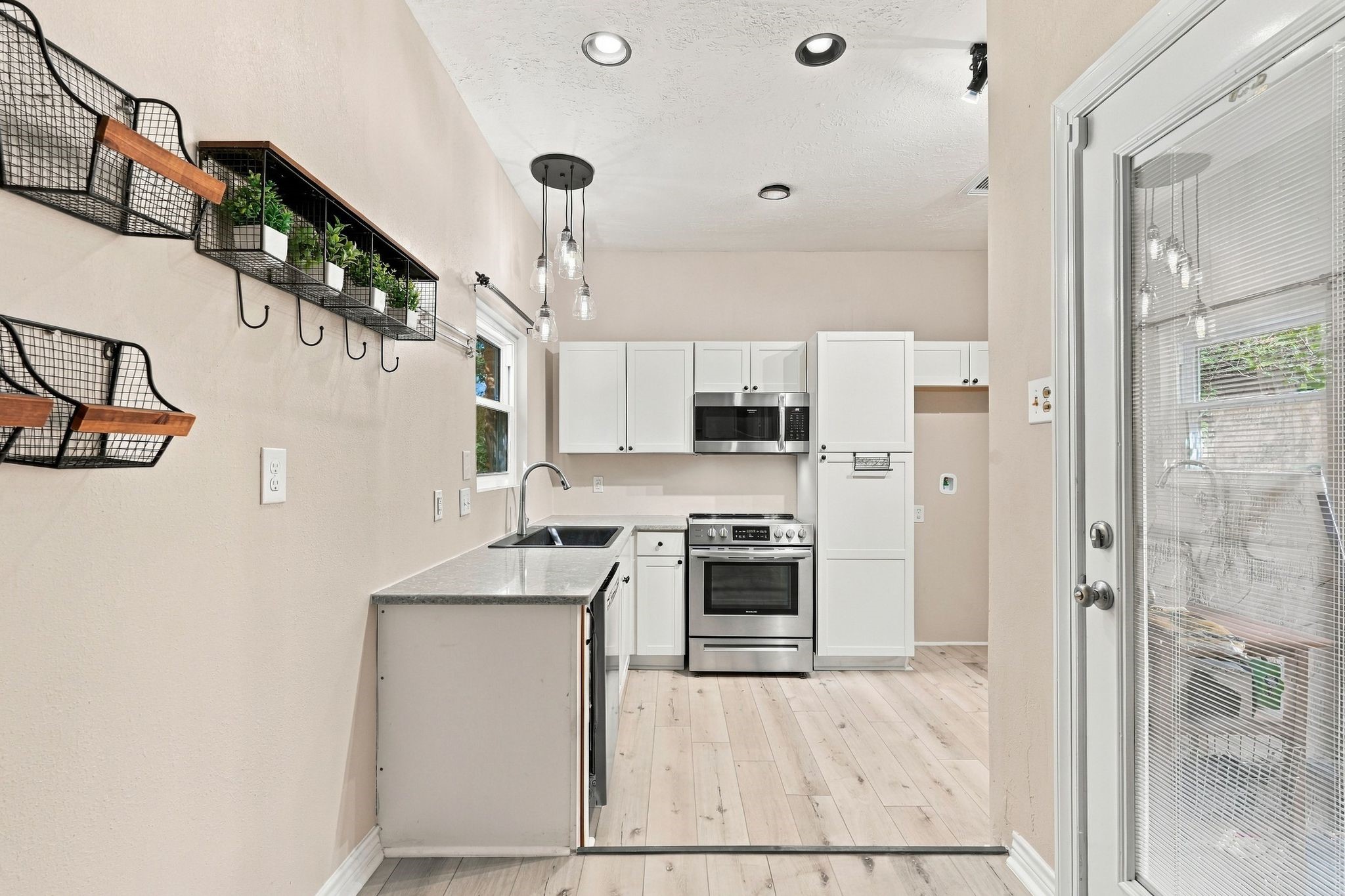 713 Palmer Drive, Conroe, TX 77302