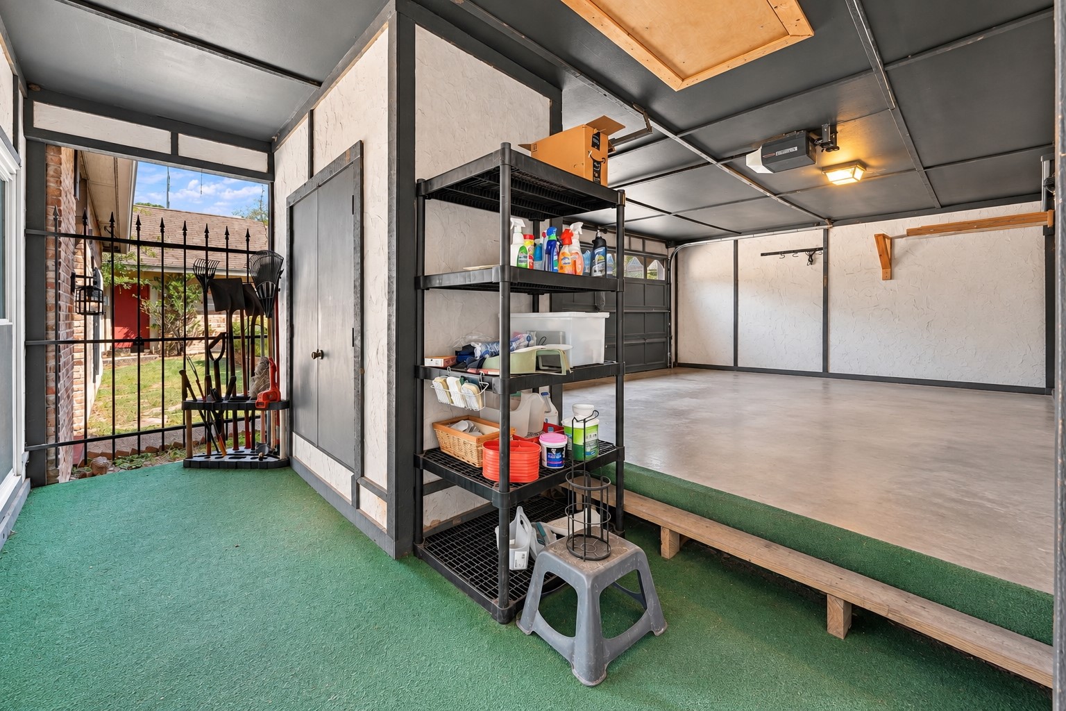 Garage breezeway