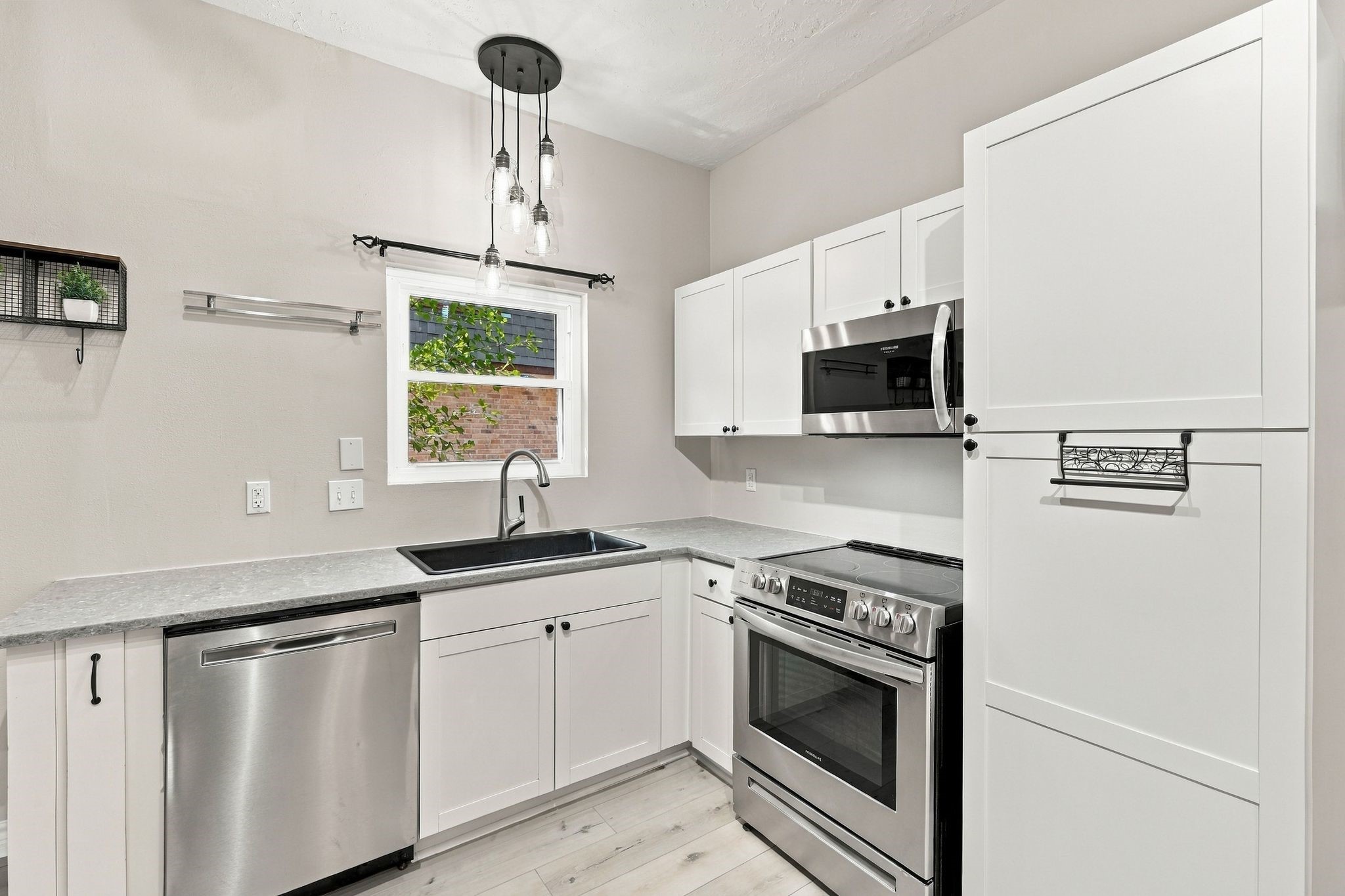 713 Palmer Drive, Conroe, TX 77302