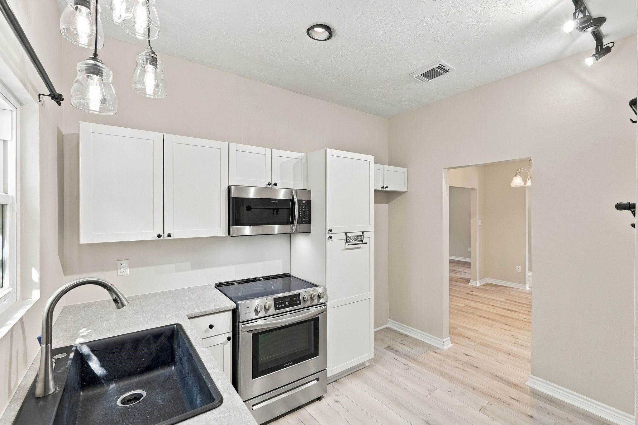 713 Palmer Drive, Conroe, TX 77302