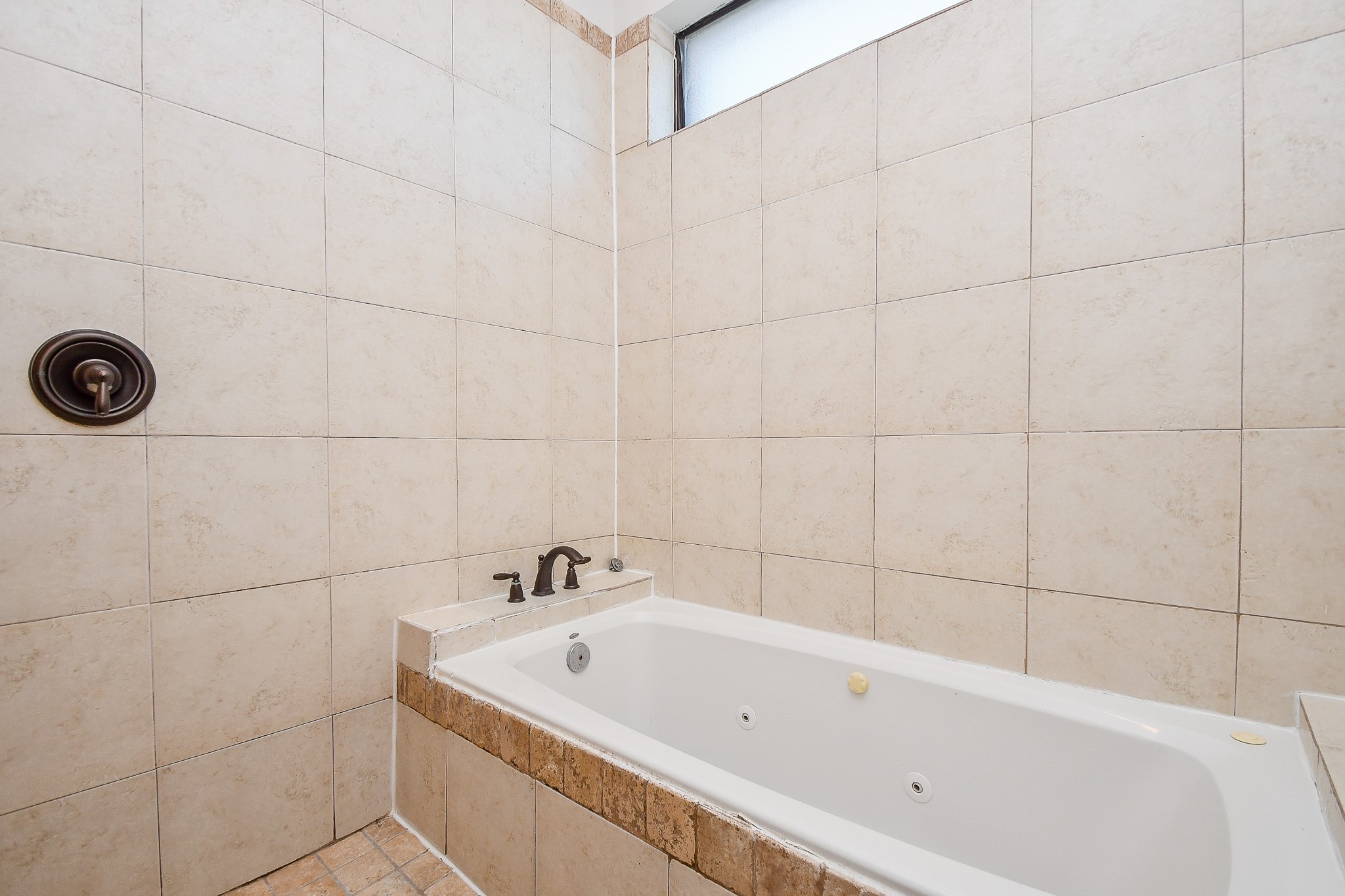 Separate tub & Jetted tub