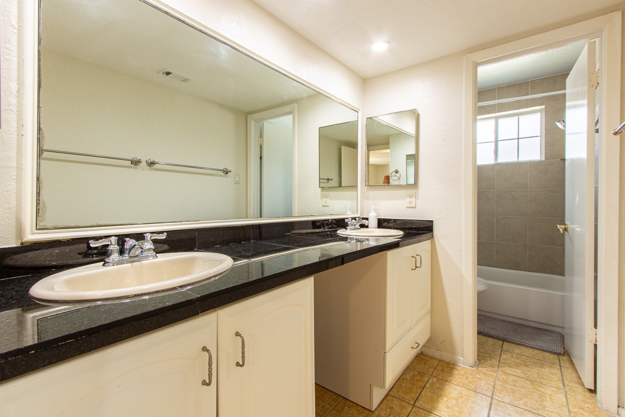 2522 Lower Valley Drive, Houston, TX 77067