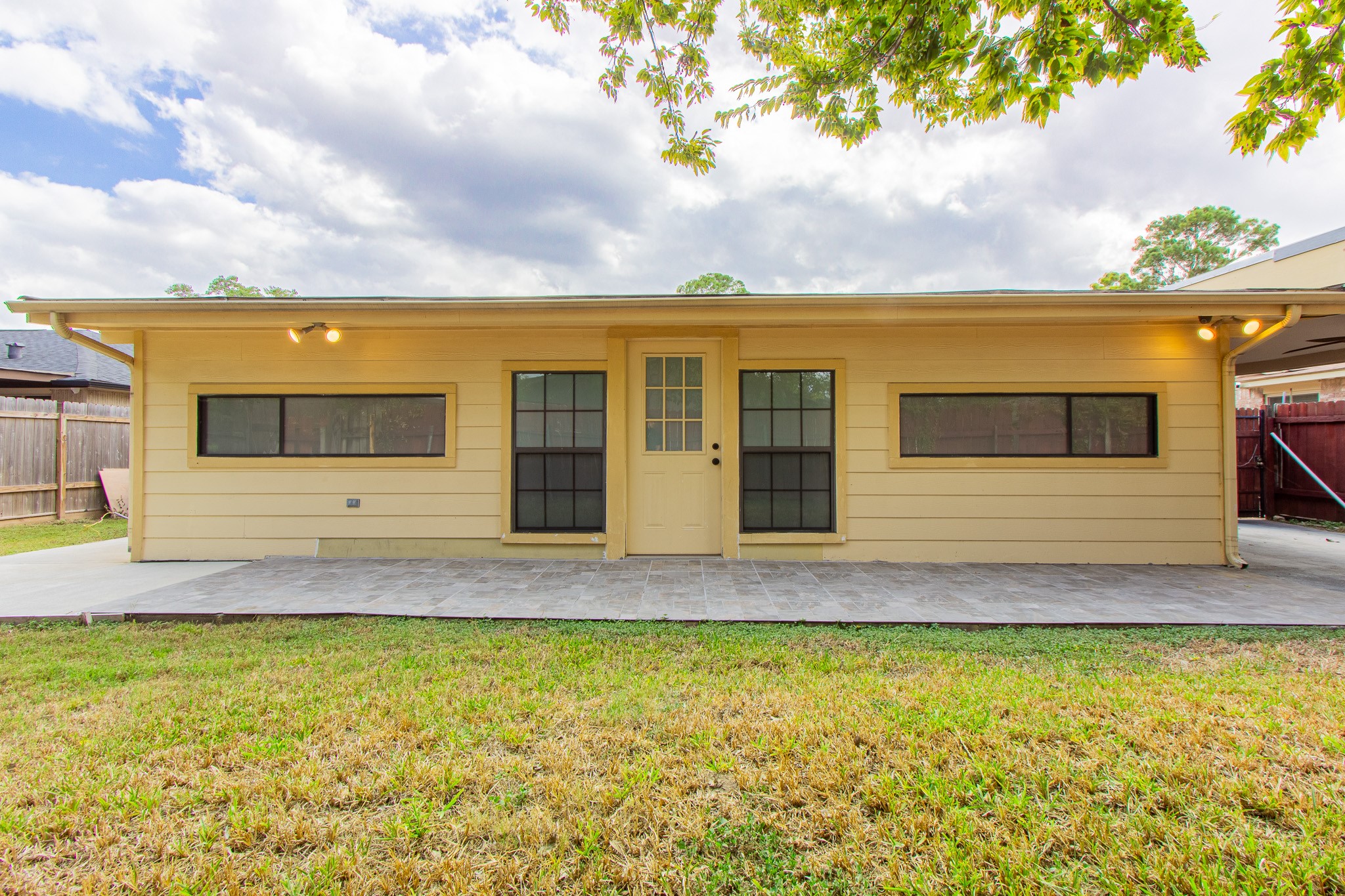 2522 Lower Valley Drive, Houston, TX 77067
