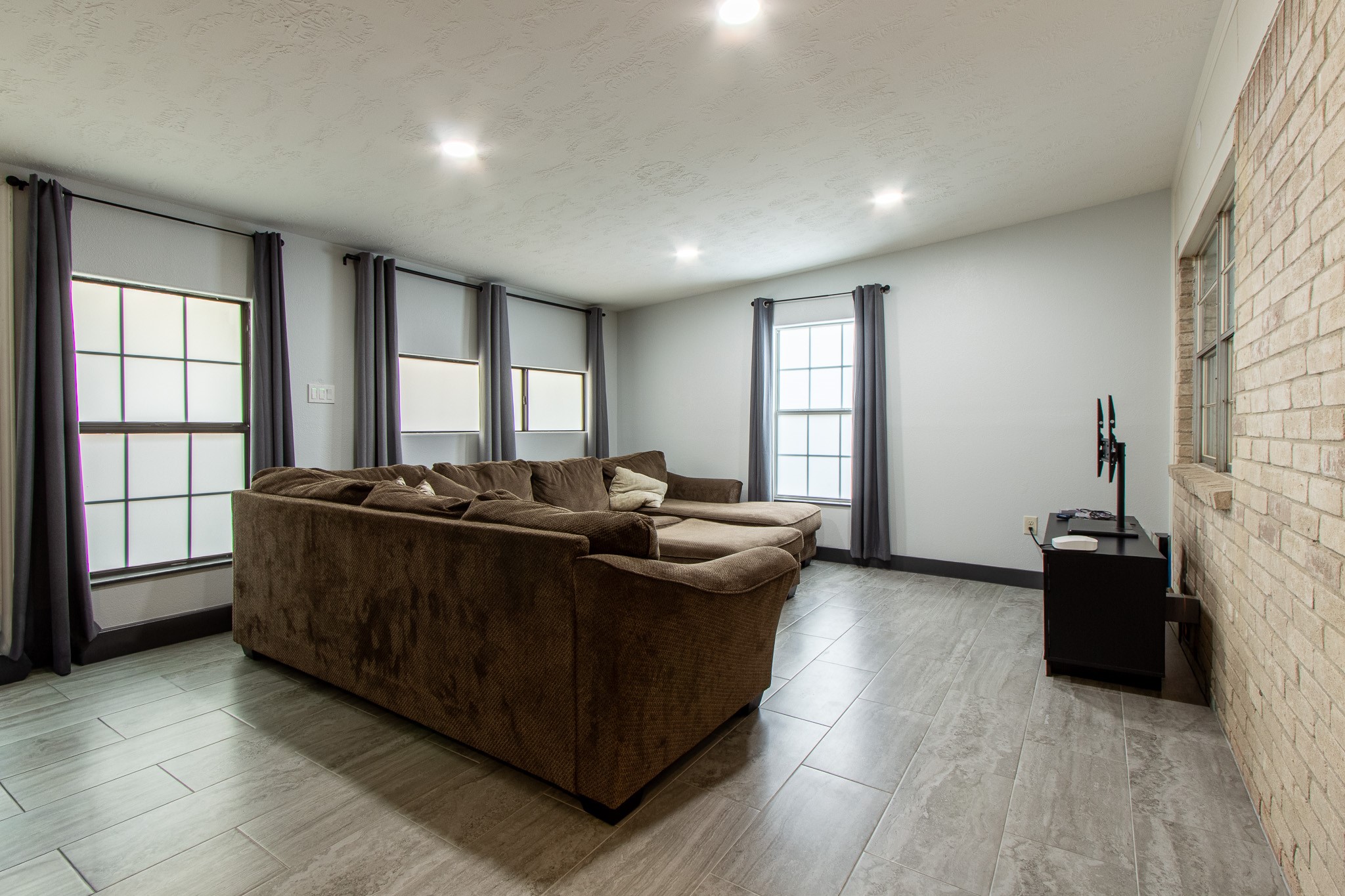 2522 Lower Valley Drive, Houston, TX 77067