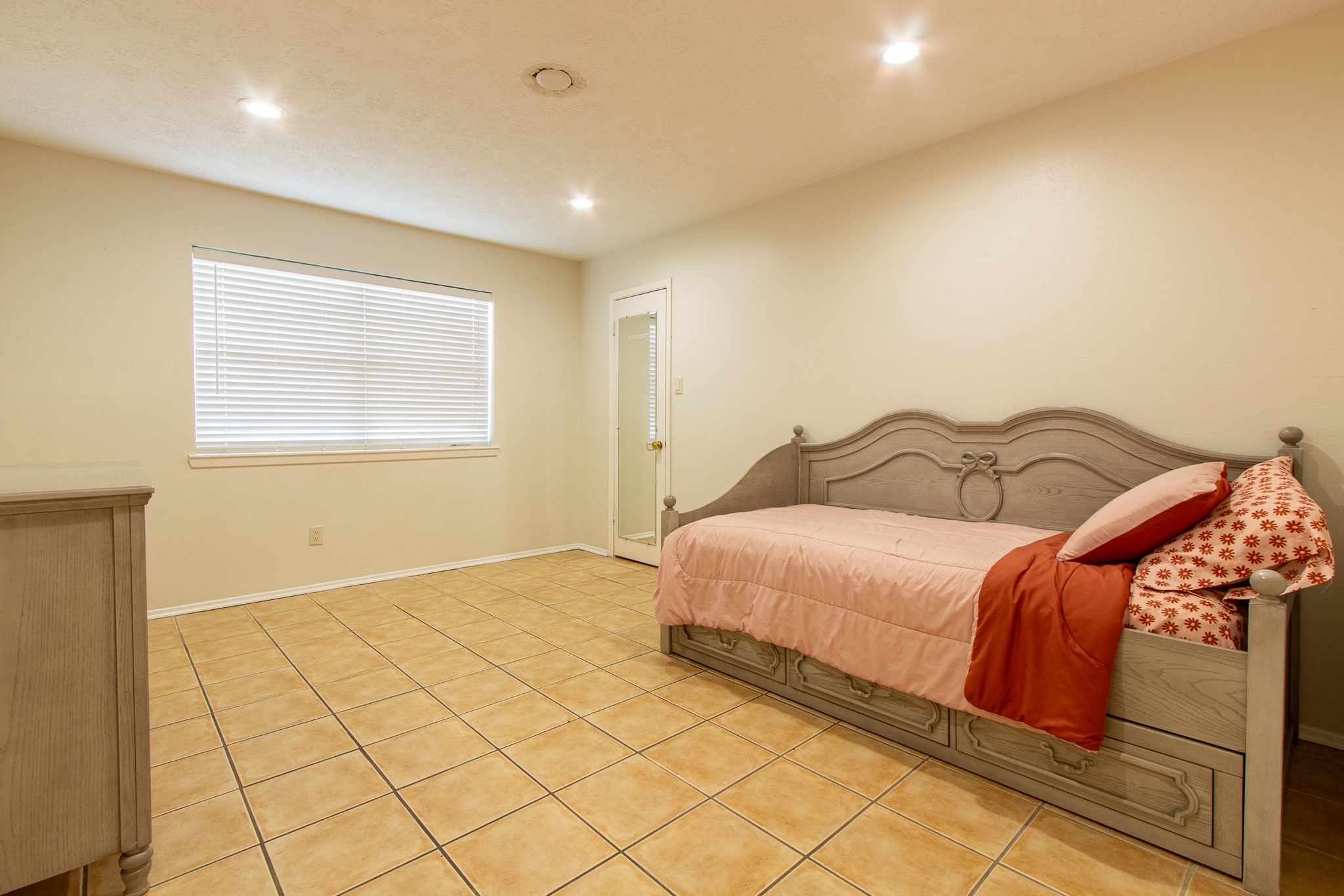 2522 Lower Valley Drive, Houston, TX 77067
