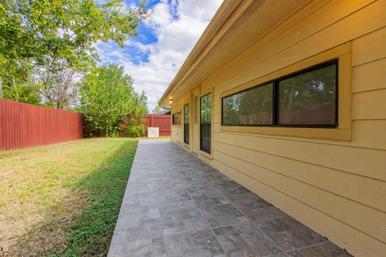 2522 Lower Valley Drive, Houston, TX 77067