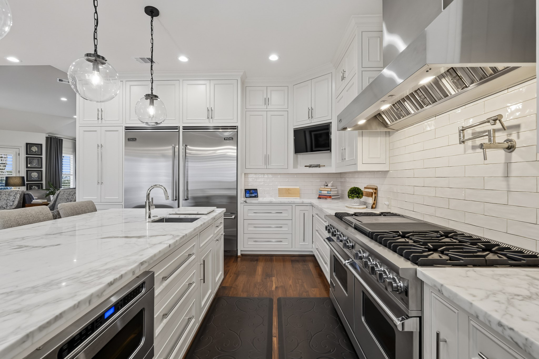 Kitchen with Viking Appliances