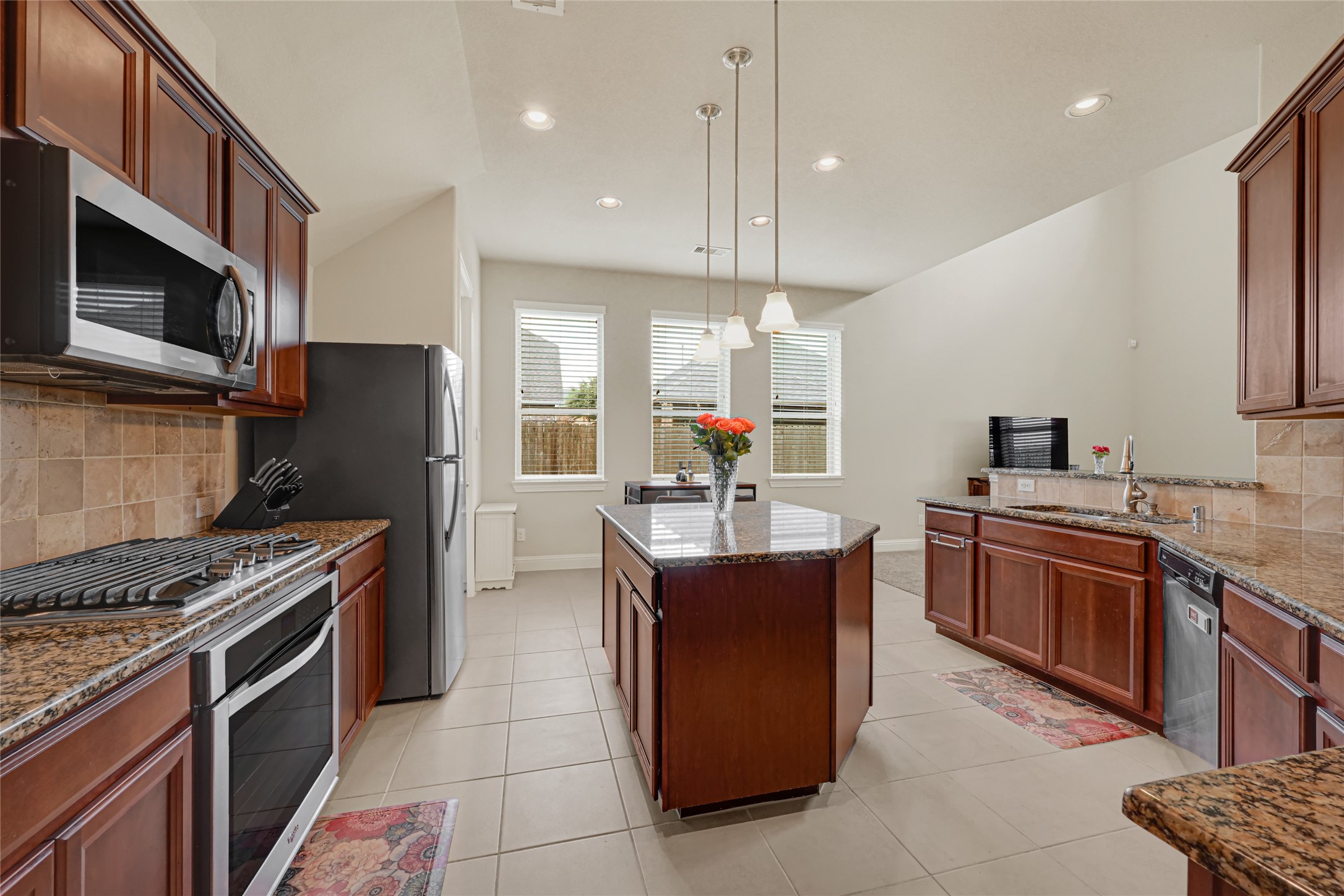 Picture yourself and this beautiful and spacious kitchen, cooking for your lovely family.
