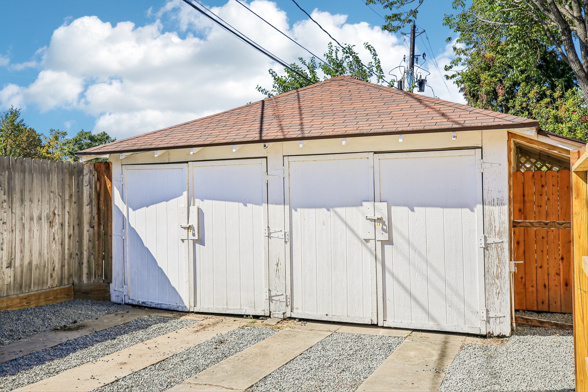Off-street parking for one car is included here. The garage is used by the owner but half may be rented at an extra cost by tenant on a case-by-case basis (not for everyday car usage).