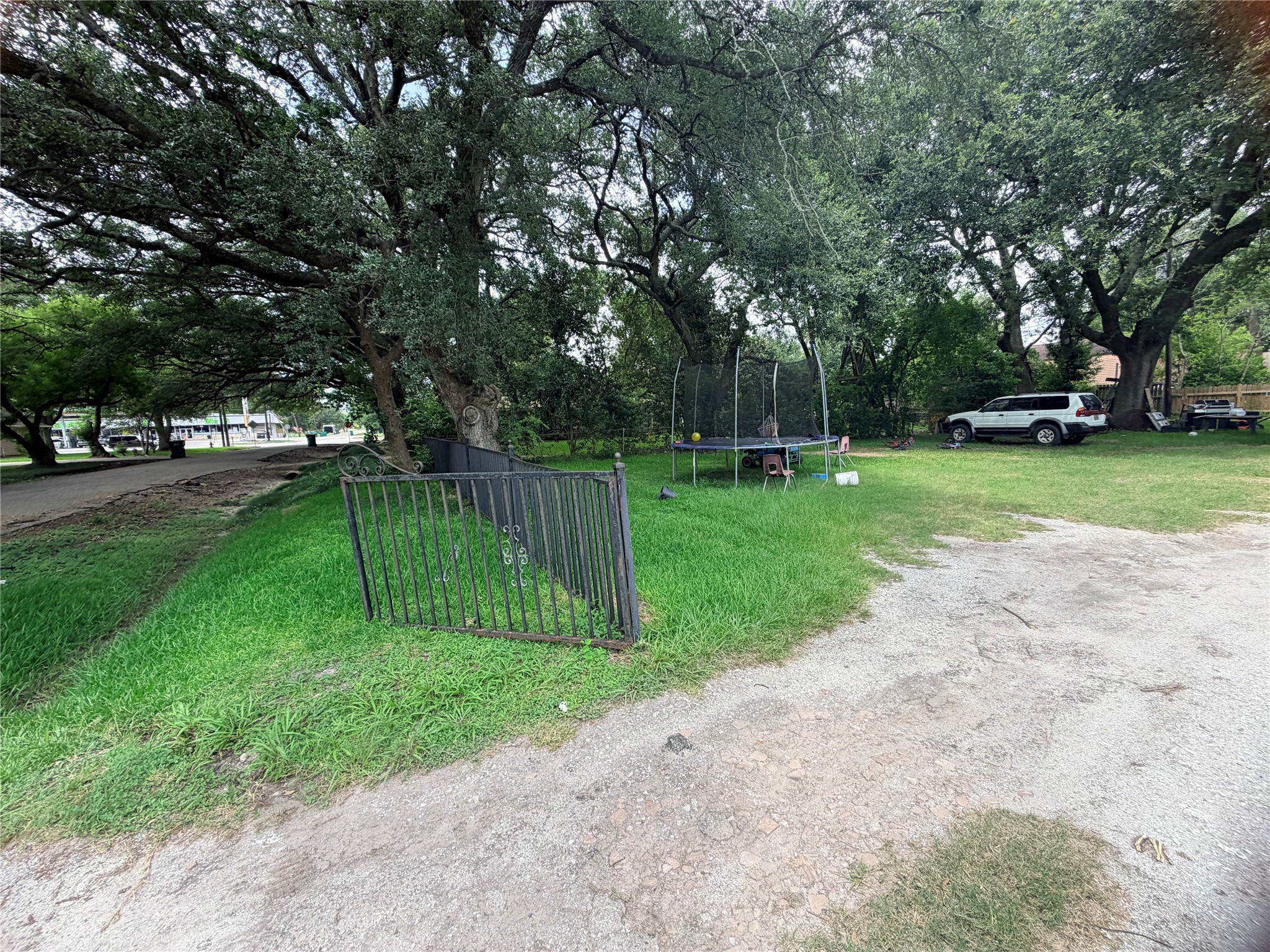 Welcome to 1207 Pirtle Street. This level residential lot offers a great opportunity to build your new home in an established neighborhood.