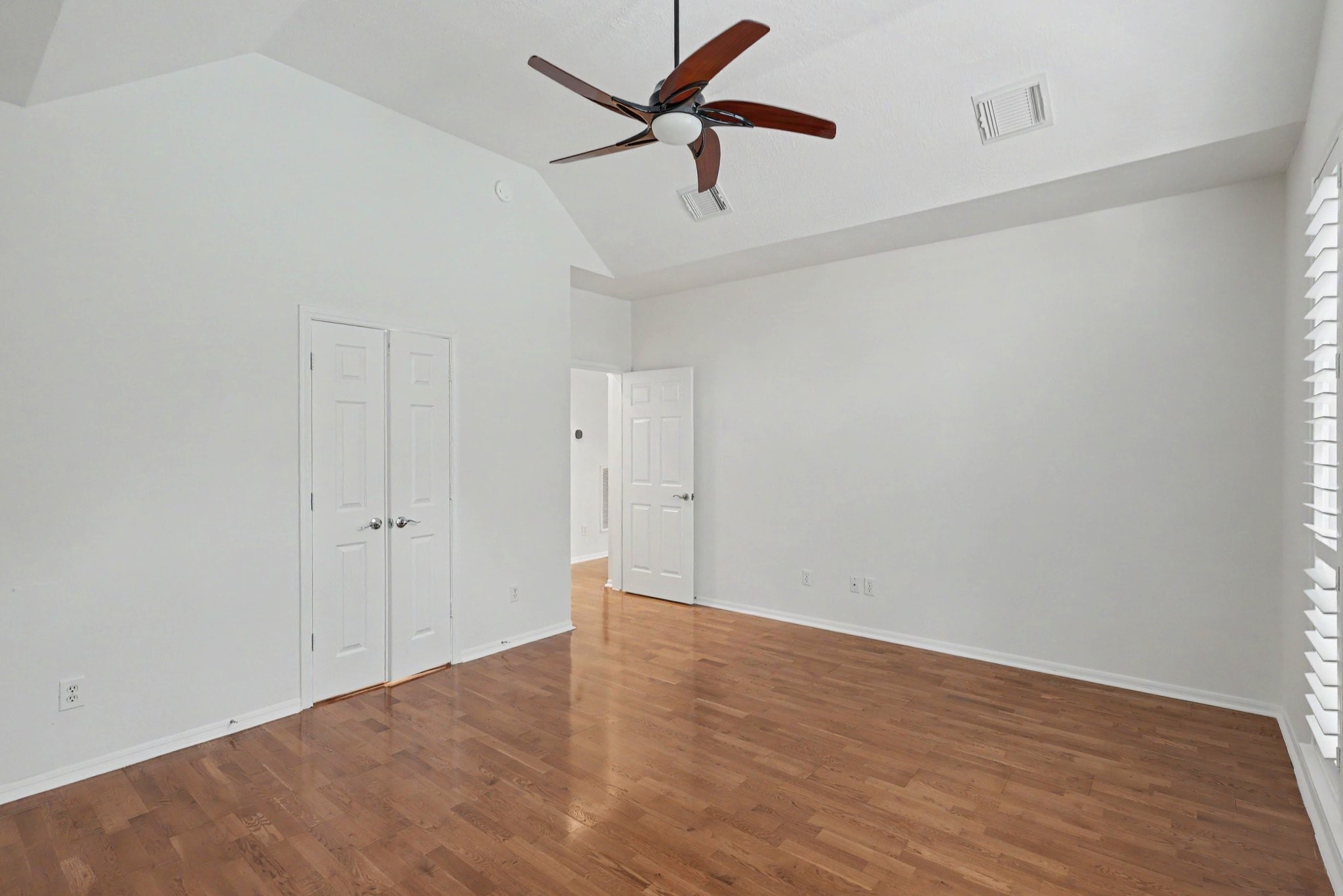 Spacious primary bedroom.