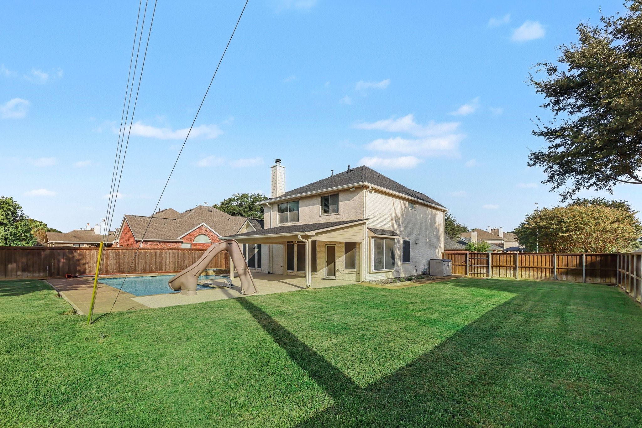 Plenty of yard space to run & play!