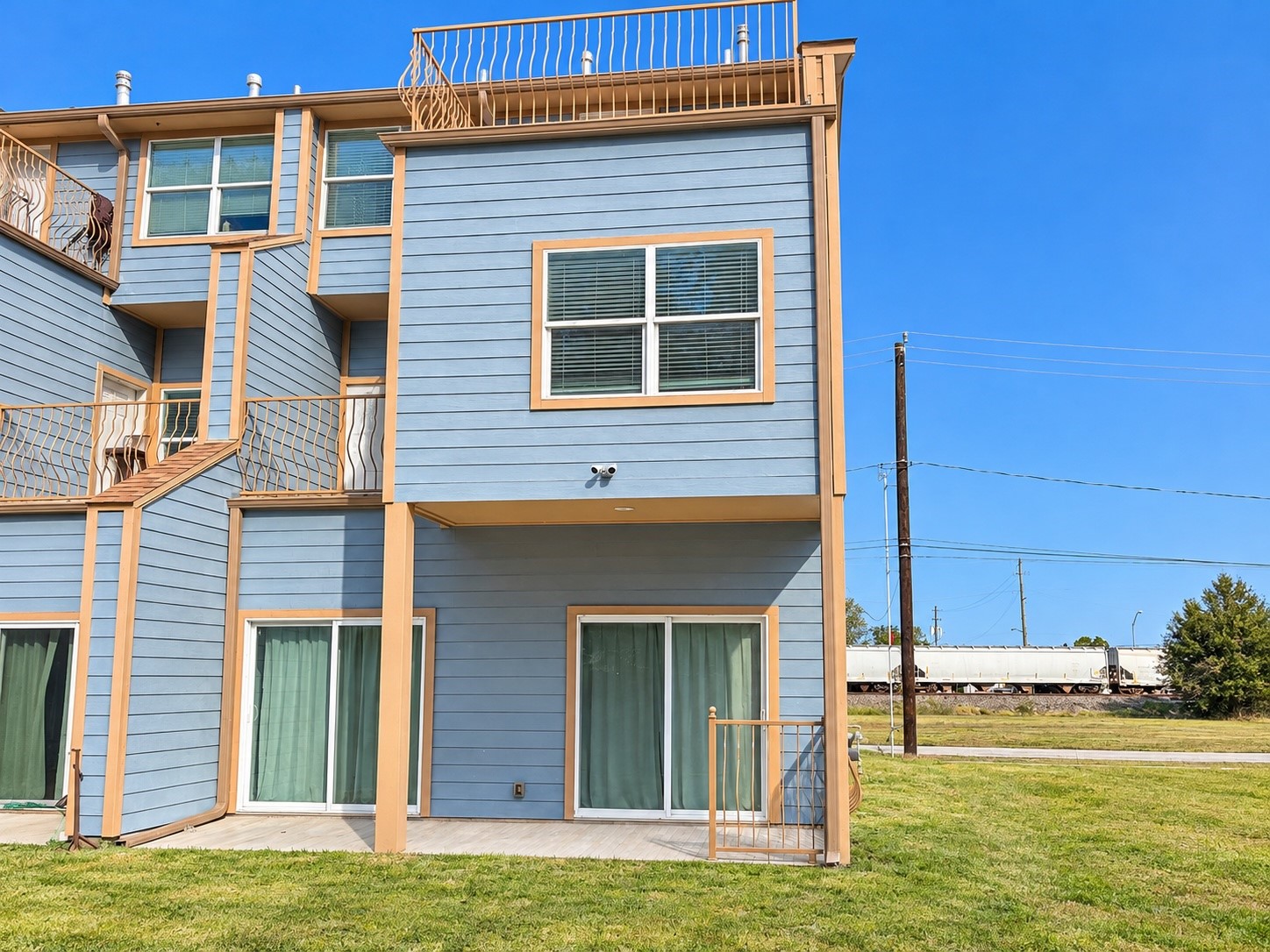 2530 S Sacramento Avenue, Pearland, TX 77581