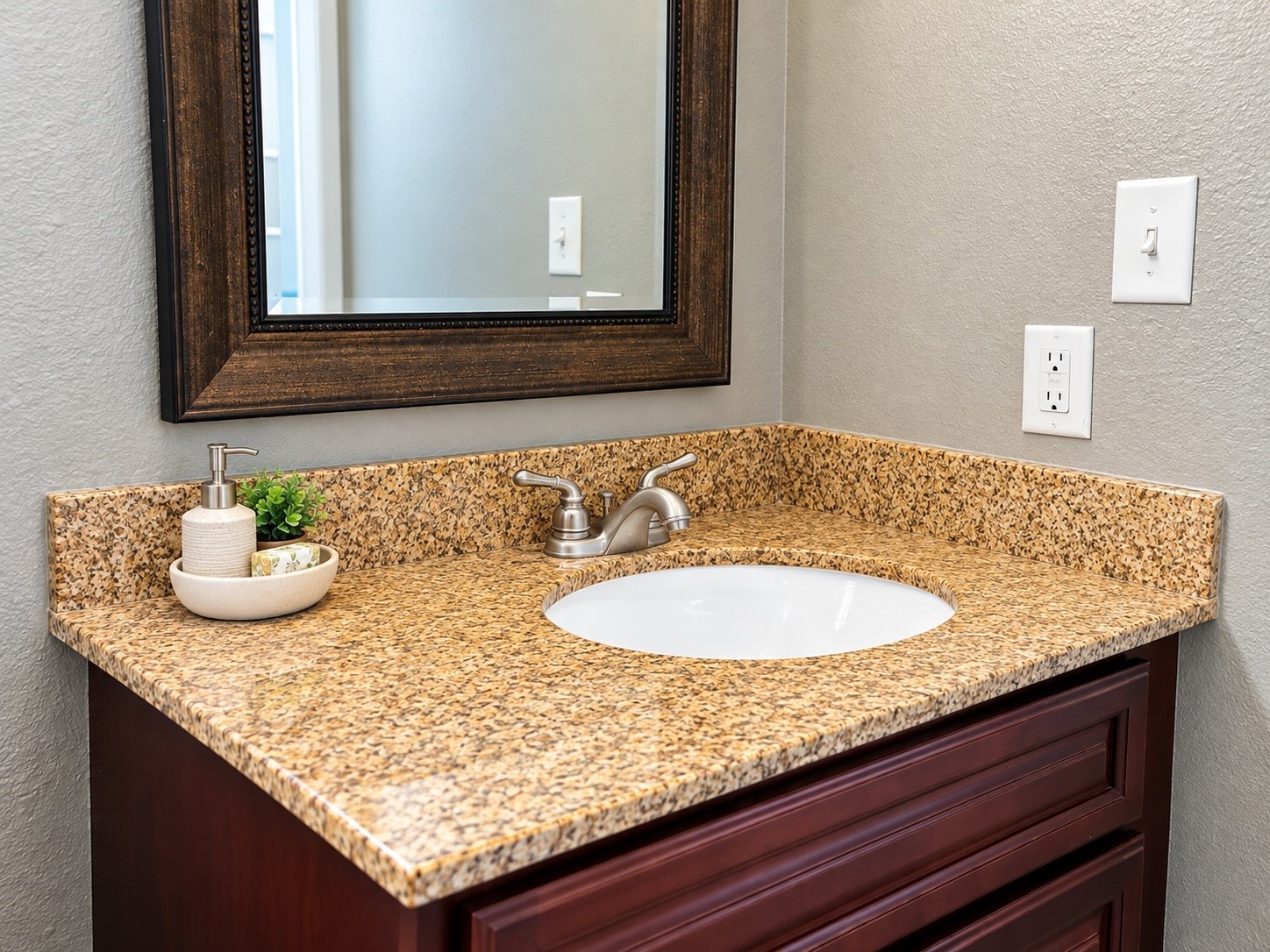 2530 S Sacramento Avenue, Pearland, TX 77581