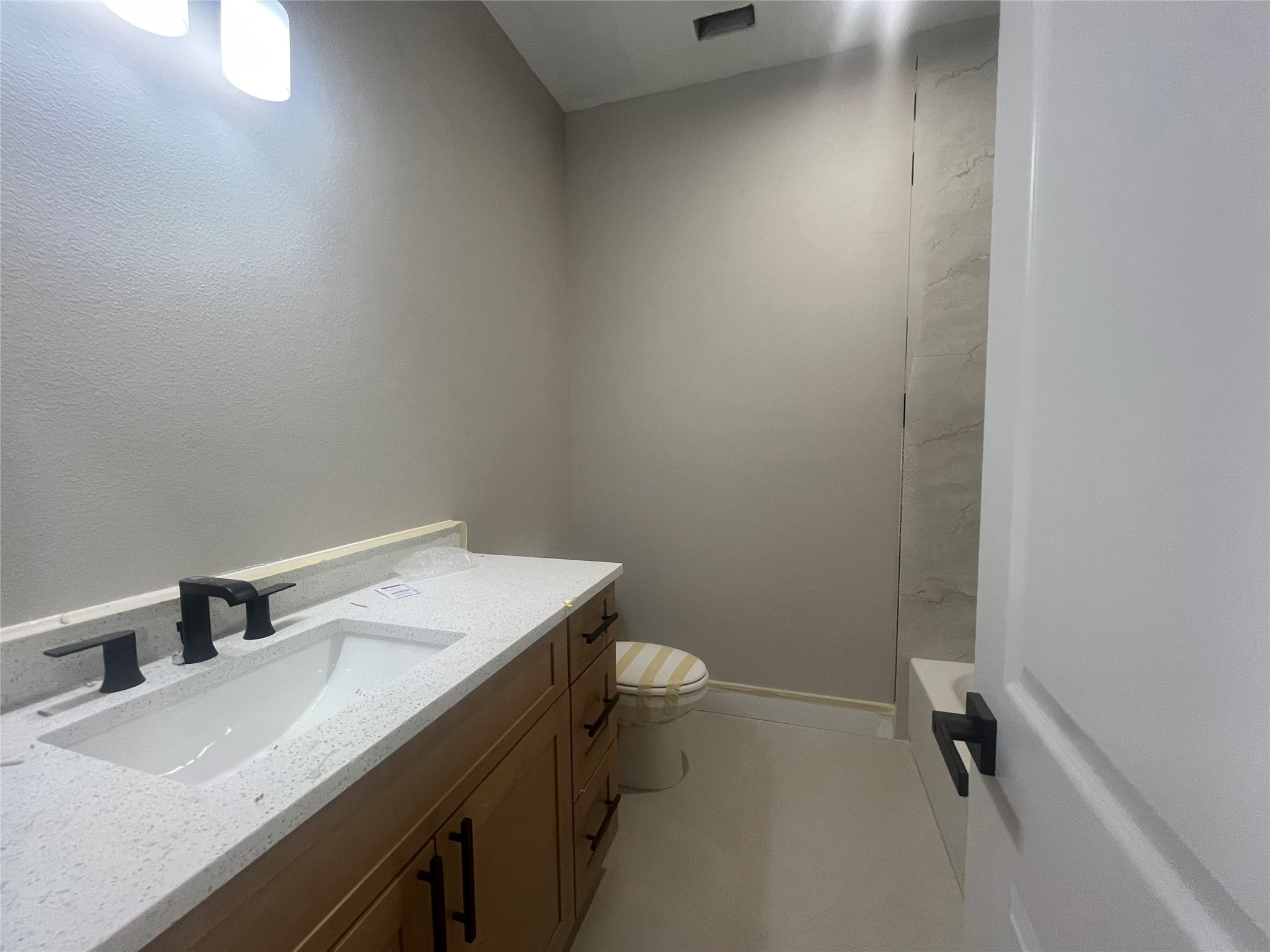 2034 Ferguson Way Unit B Hall Bathroom