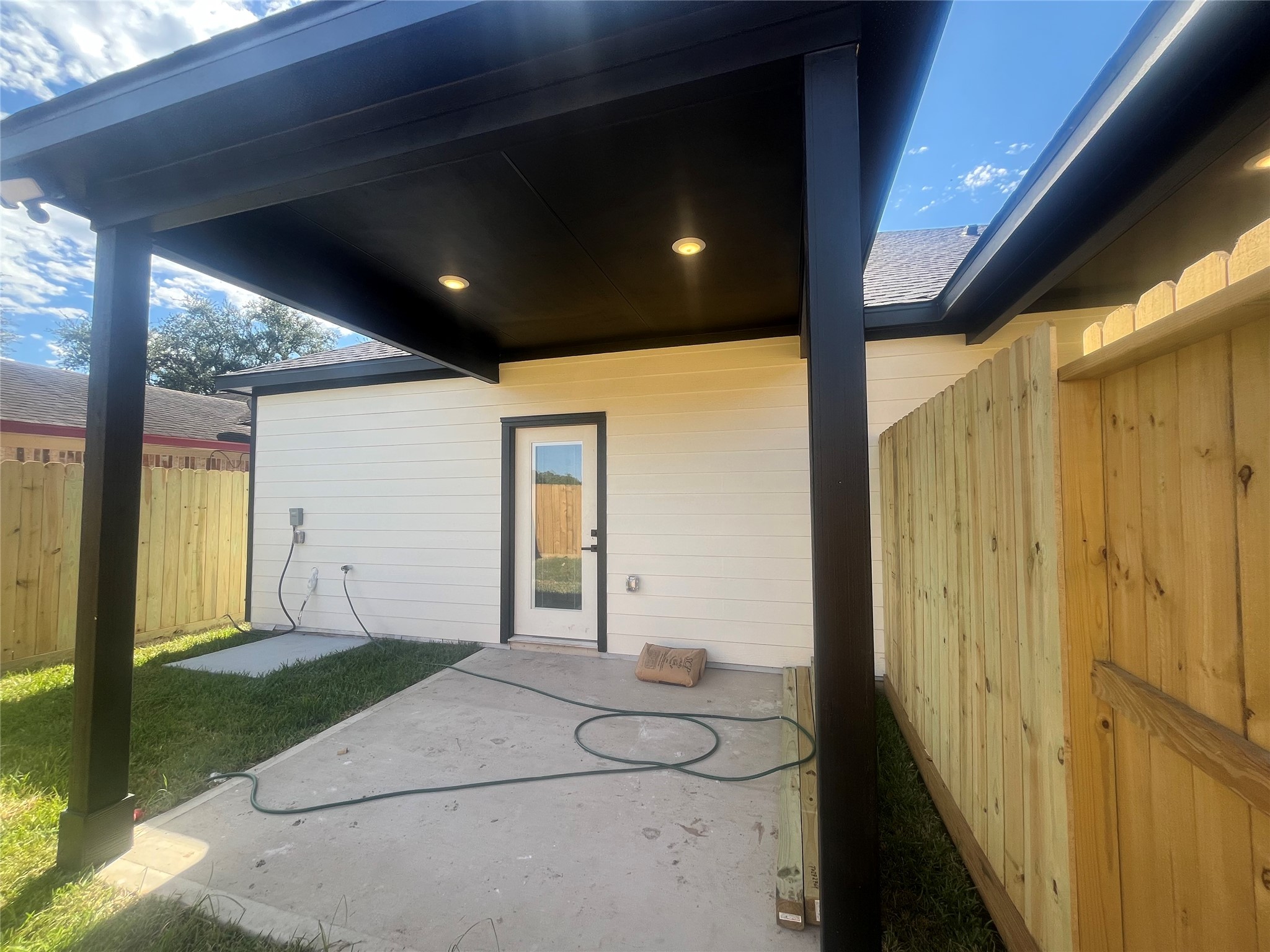 U2034 Ferguson Way nit A Covered patio
