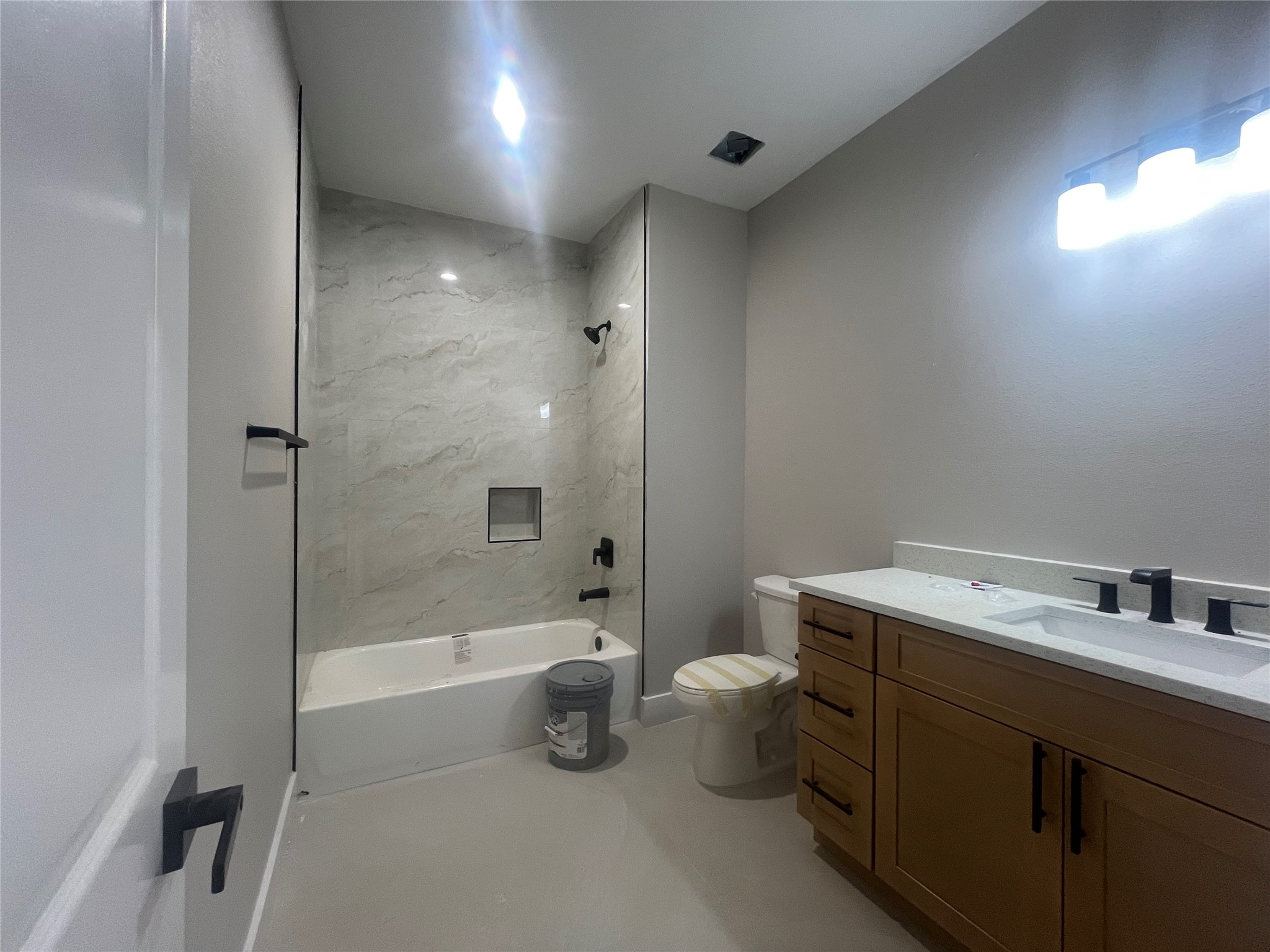 2034 Ferguson Way Unit B Primary Bathroom