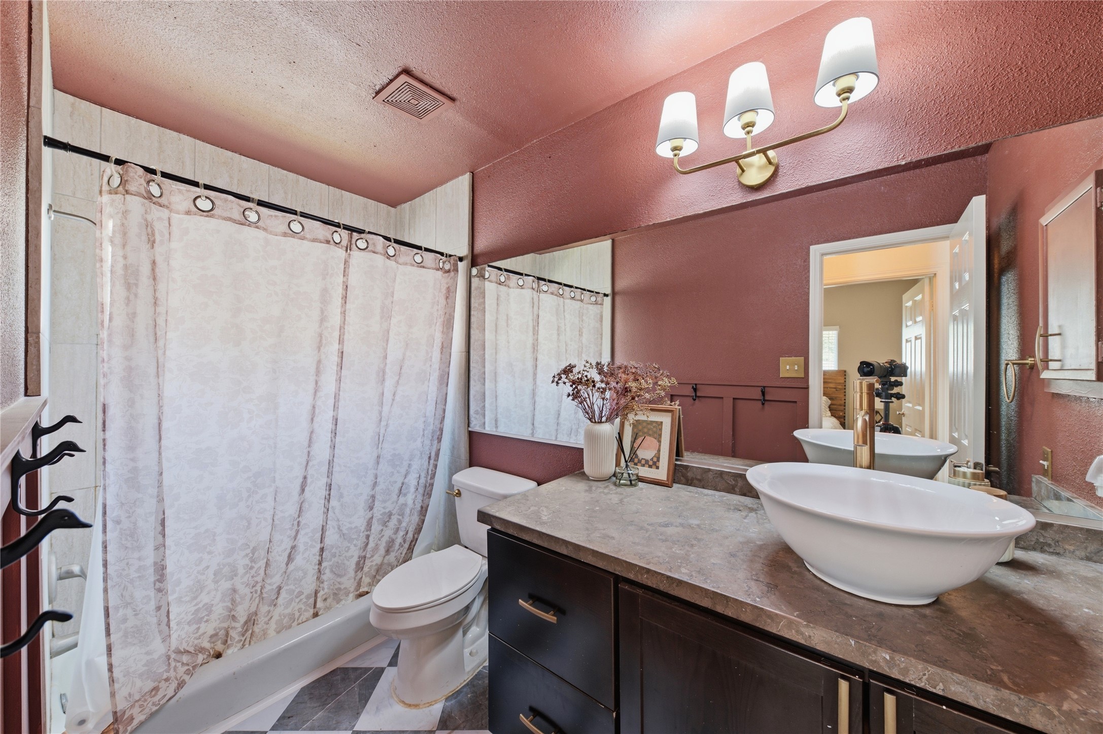 The home also features a second full bathroom.