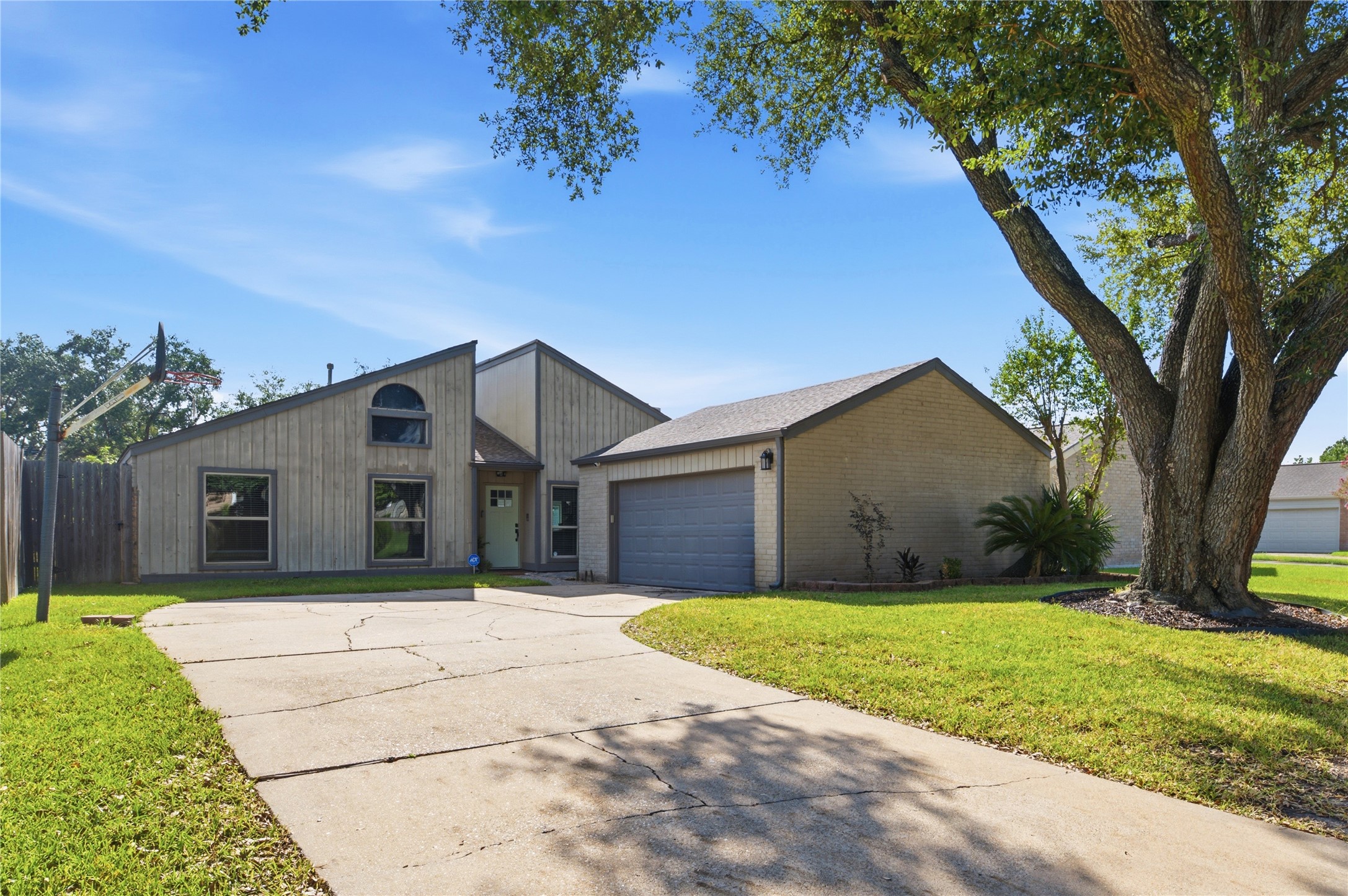 Welcome home to this beautifully updated, sprawling one-story mid-century modern home in Ashford Village! Welcome home to this beautifully updated, sprawling one-story mid-century modern home in Ashford Village!