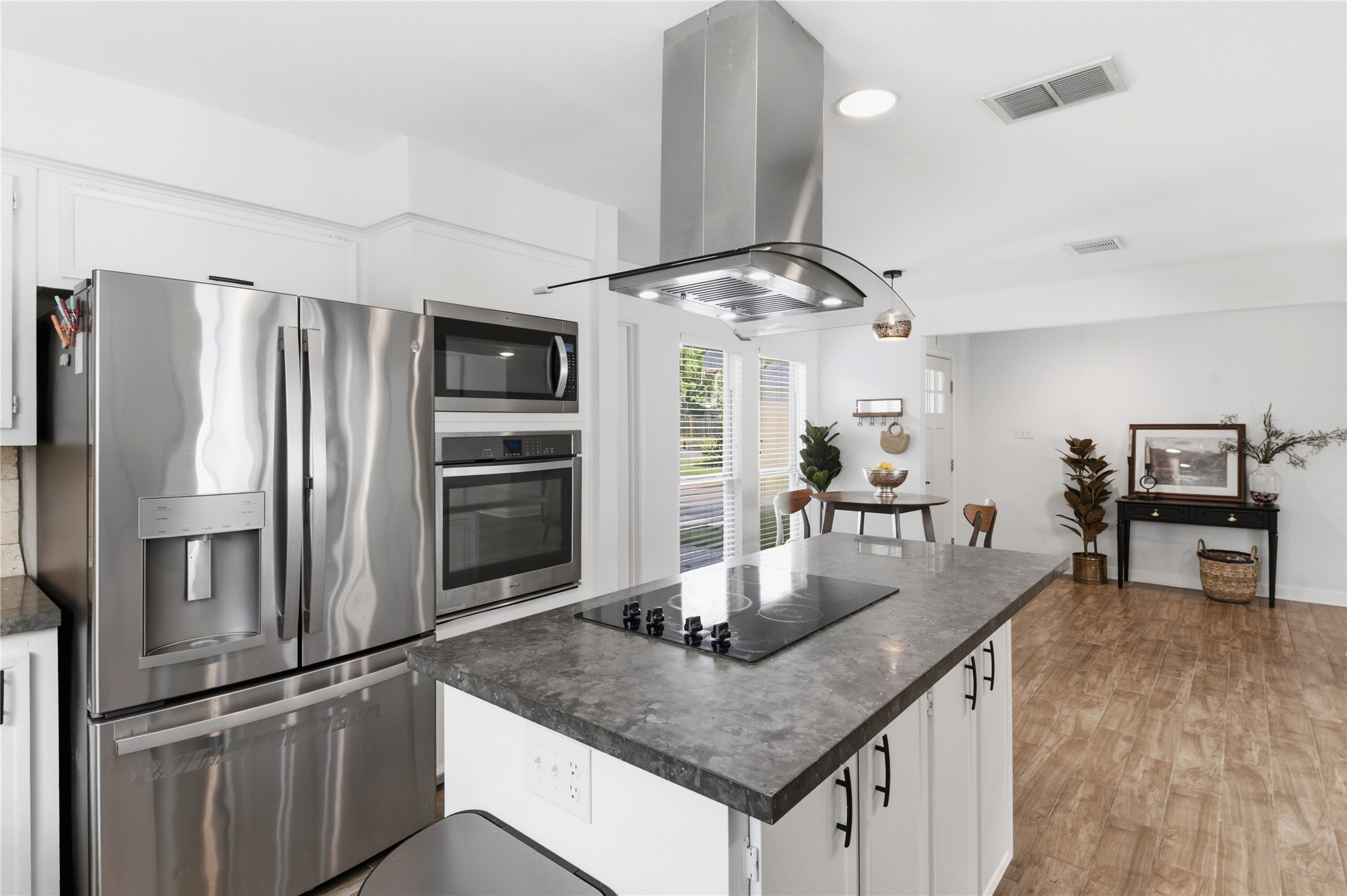 Right off the kitchen is a dedicated breakfast nook, perfect for everyday meals. Right off the kitchen is a dedicated breakfast nook, perfect for everyday meals.