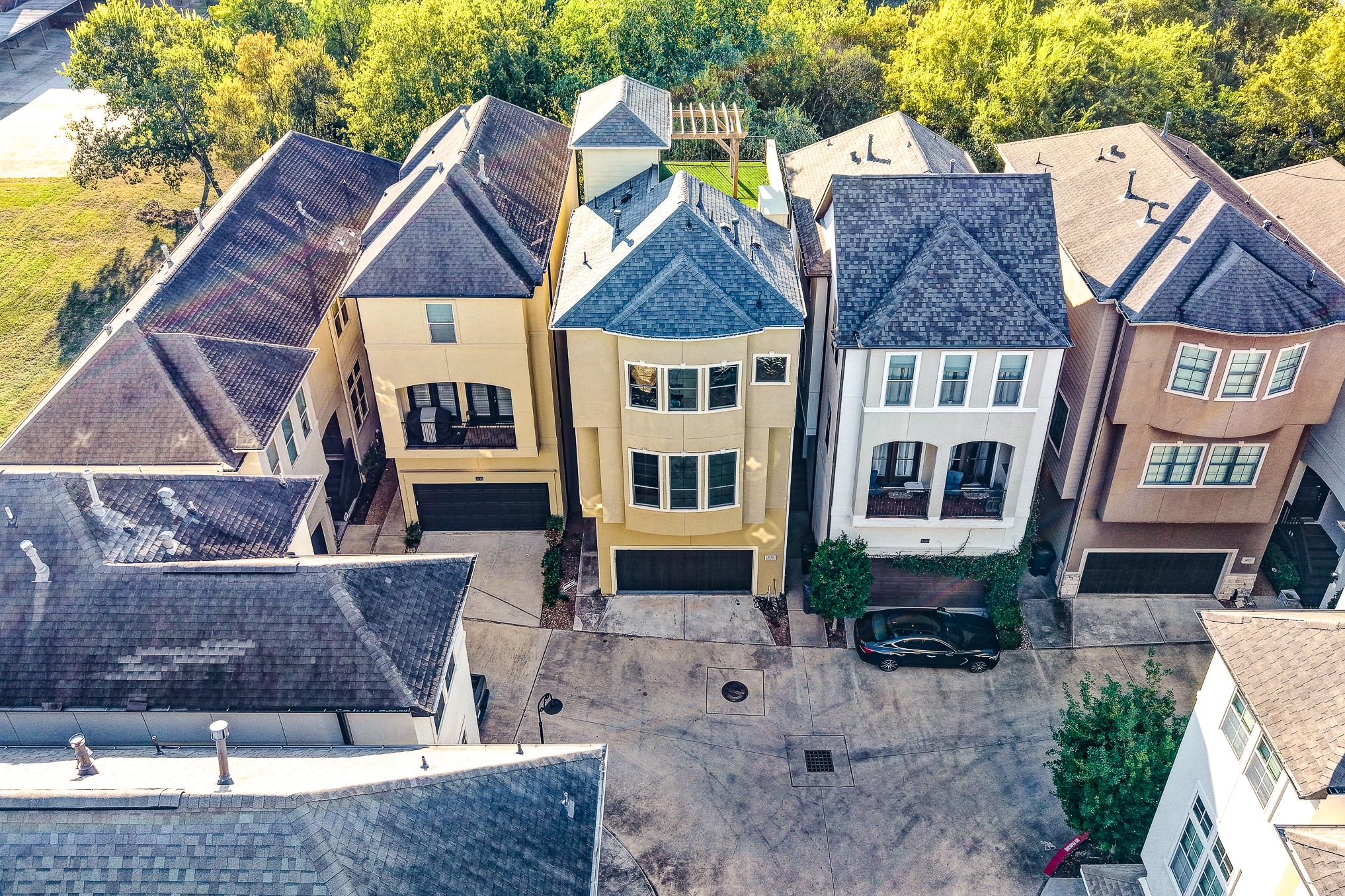 Great location inside 6-10 loop!
