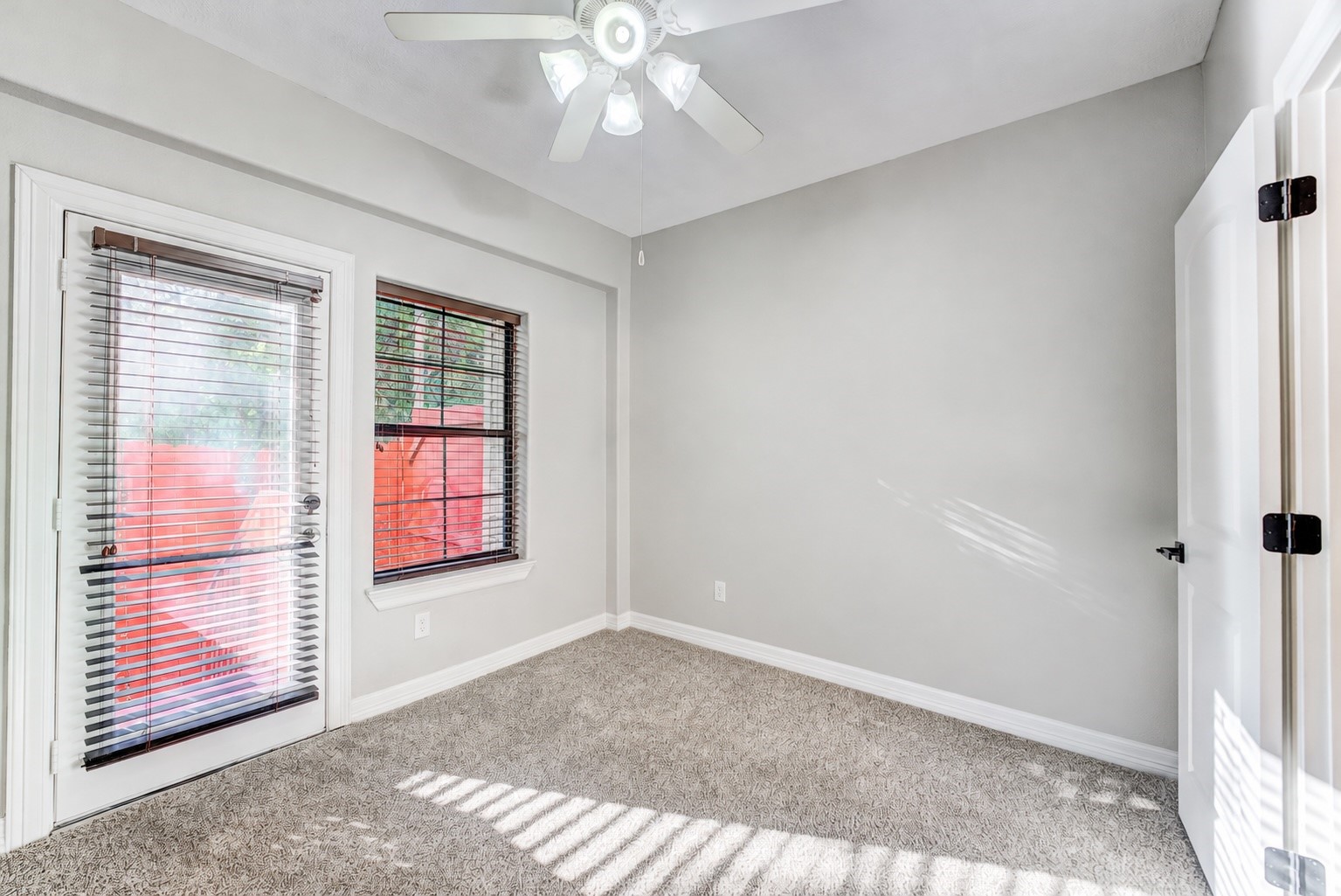 Secondary bedroom (first floor)