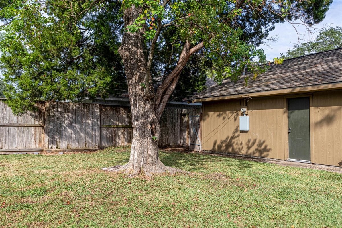 Large lot with beautiful trees