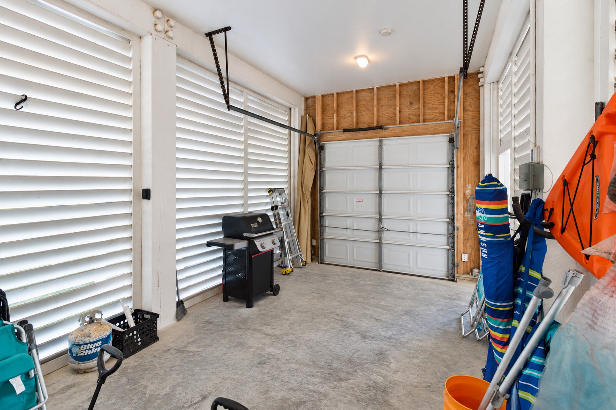 Large Spacious Garage
