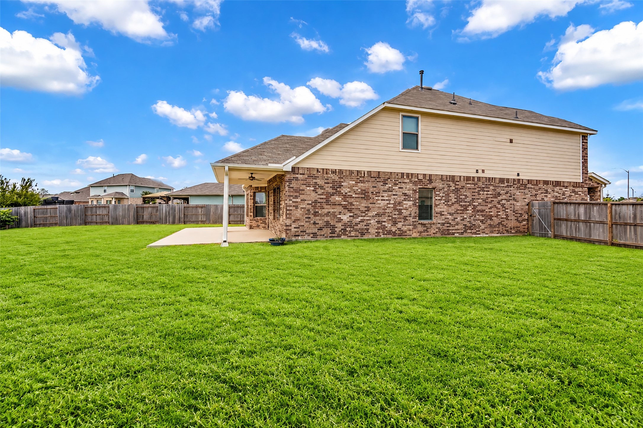 207 Alder Laurels Cove, Magnolia, TX 77354