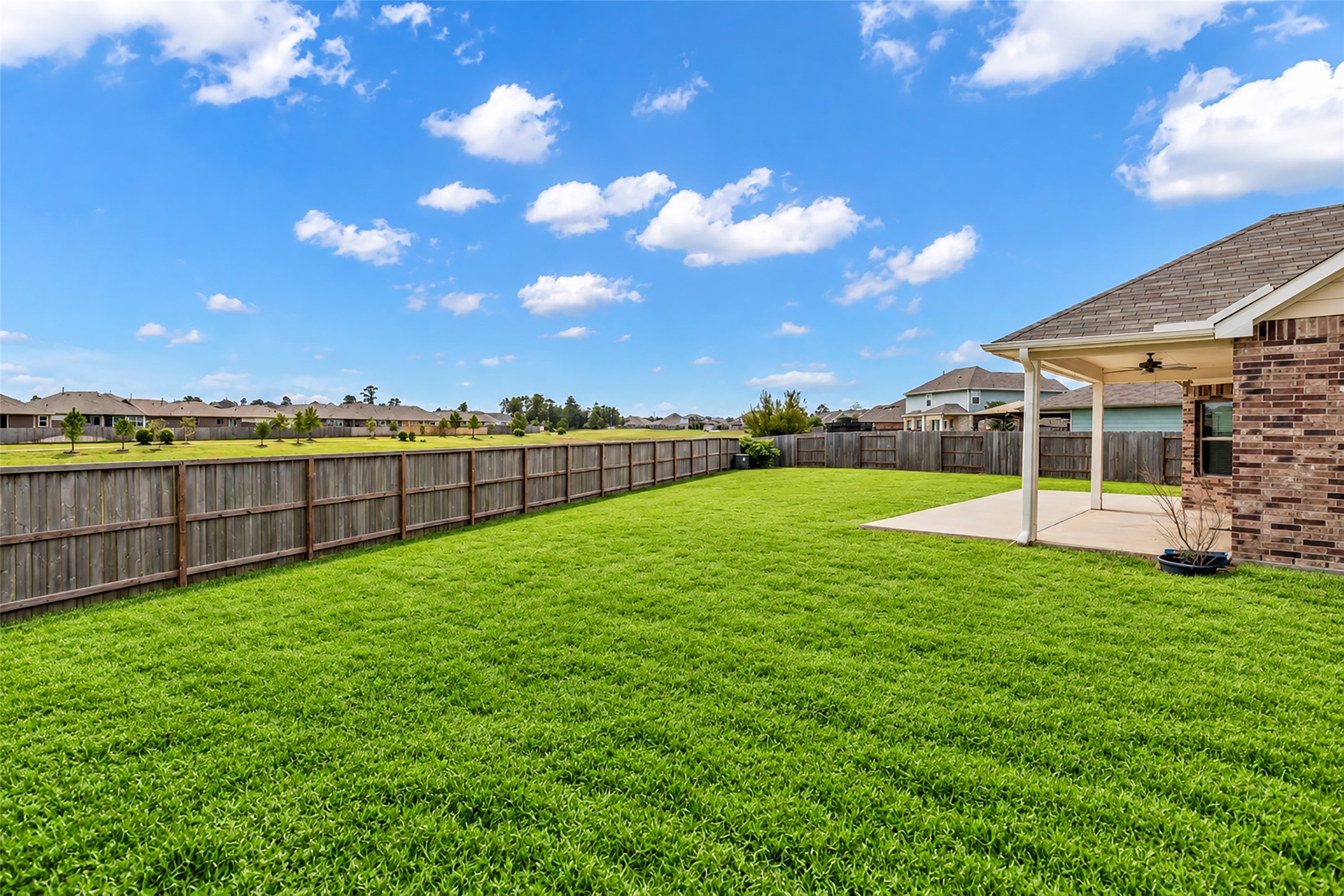 207 Alder Laurels Cove, Magnolia, TX 77354
