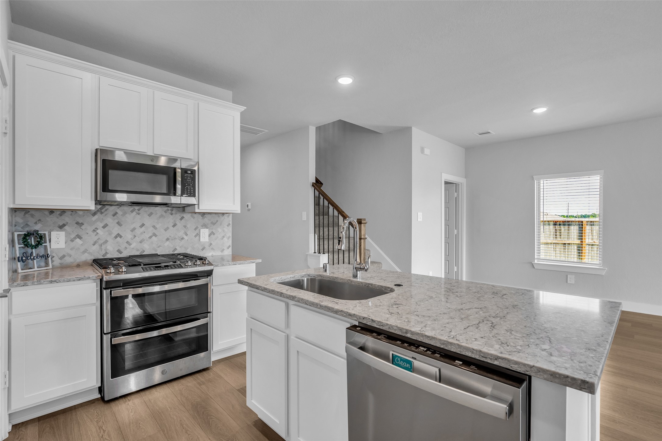 207 Alder Laurels Cove, Magnolia, TX 77354
