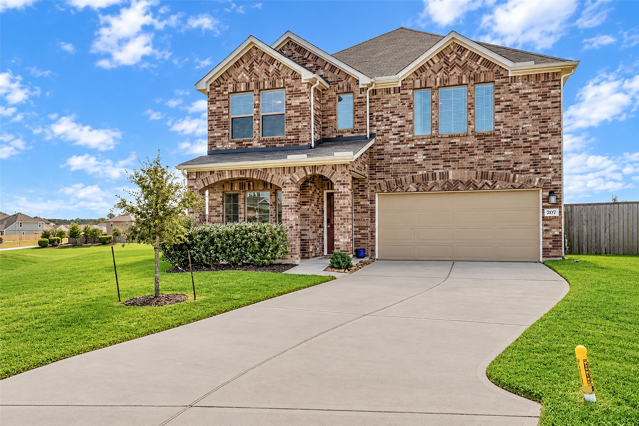 Beautiful curb appeal and no neighbors on left side