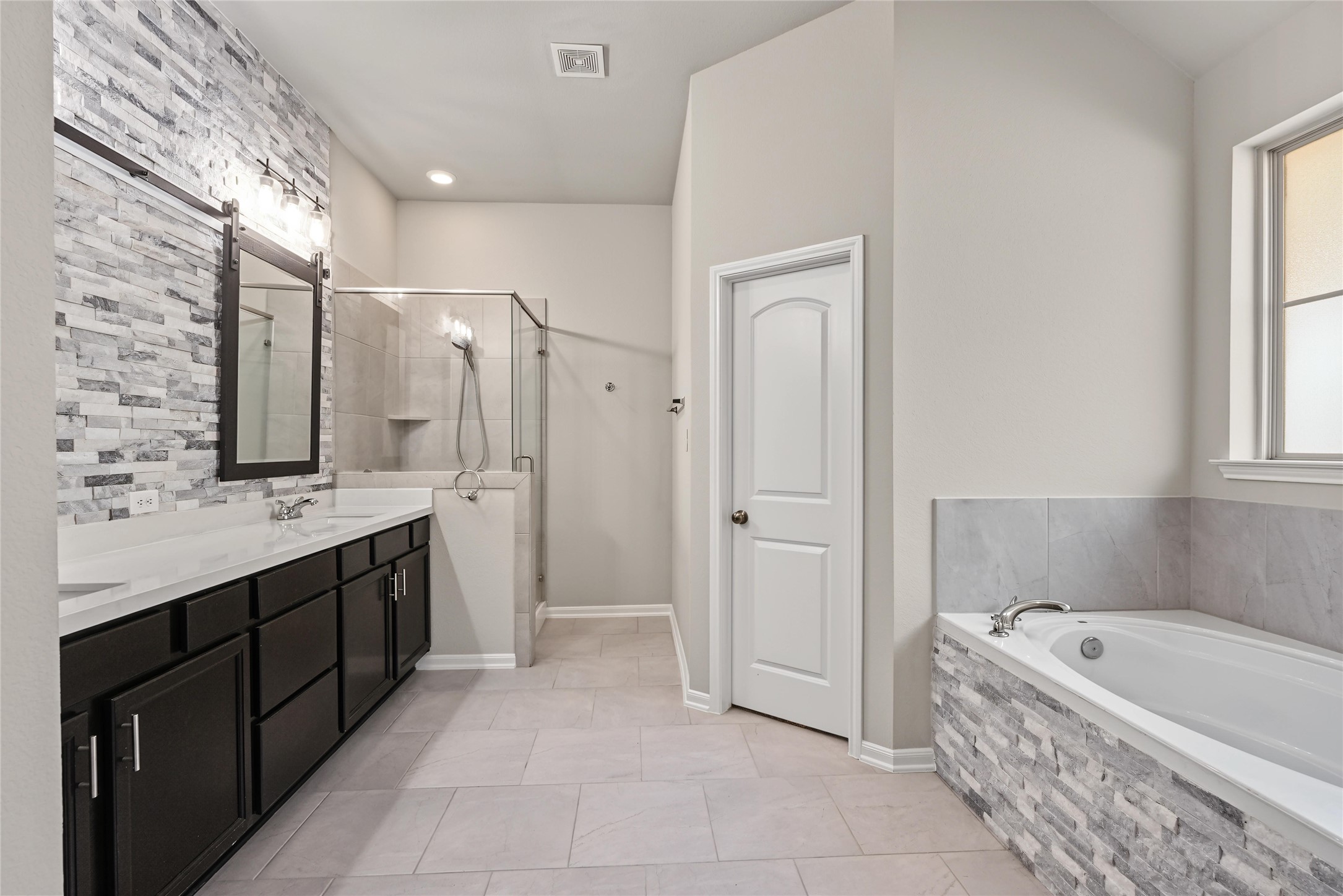 114 Abner Lane, Montgomery, TX 77356