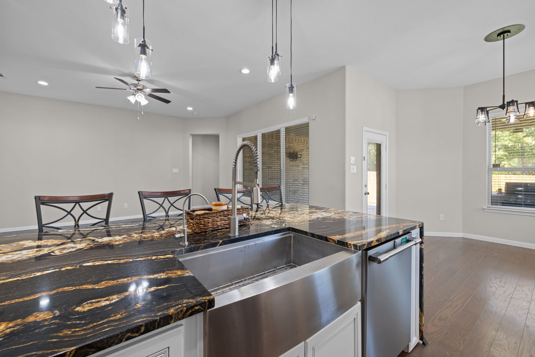 Such a pretty farmhouse sink with restaurant style faucet for easy use