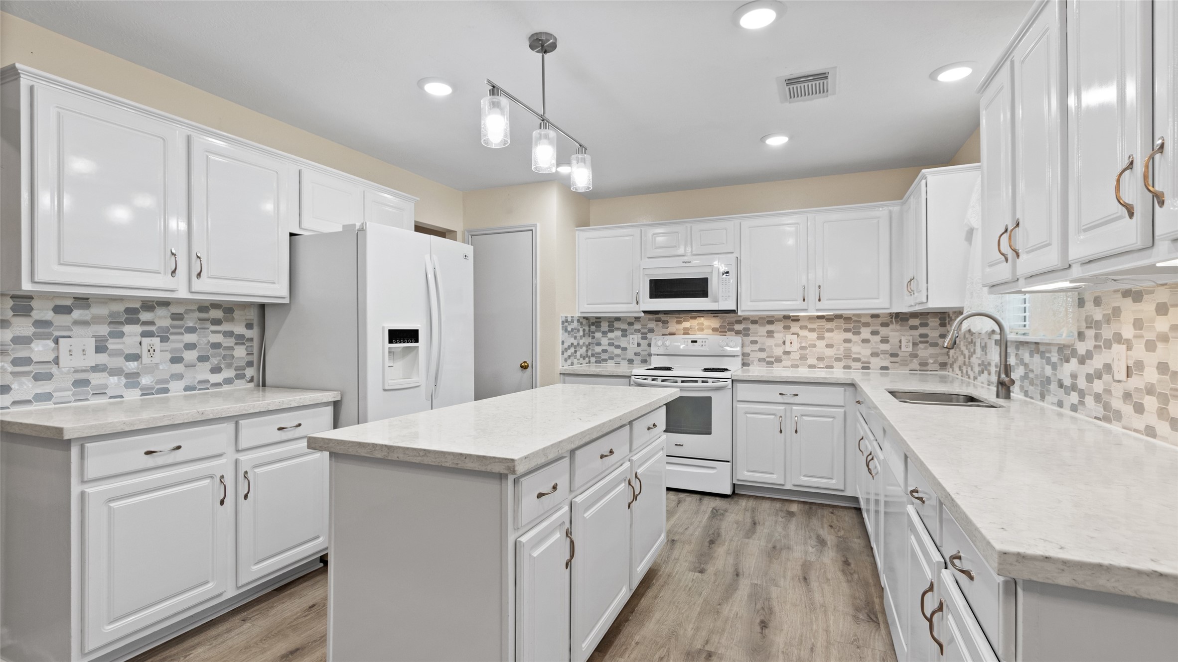 17010 Lighthouse View Drive, Friendswood, TX 77546
