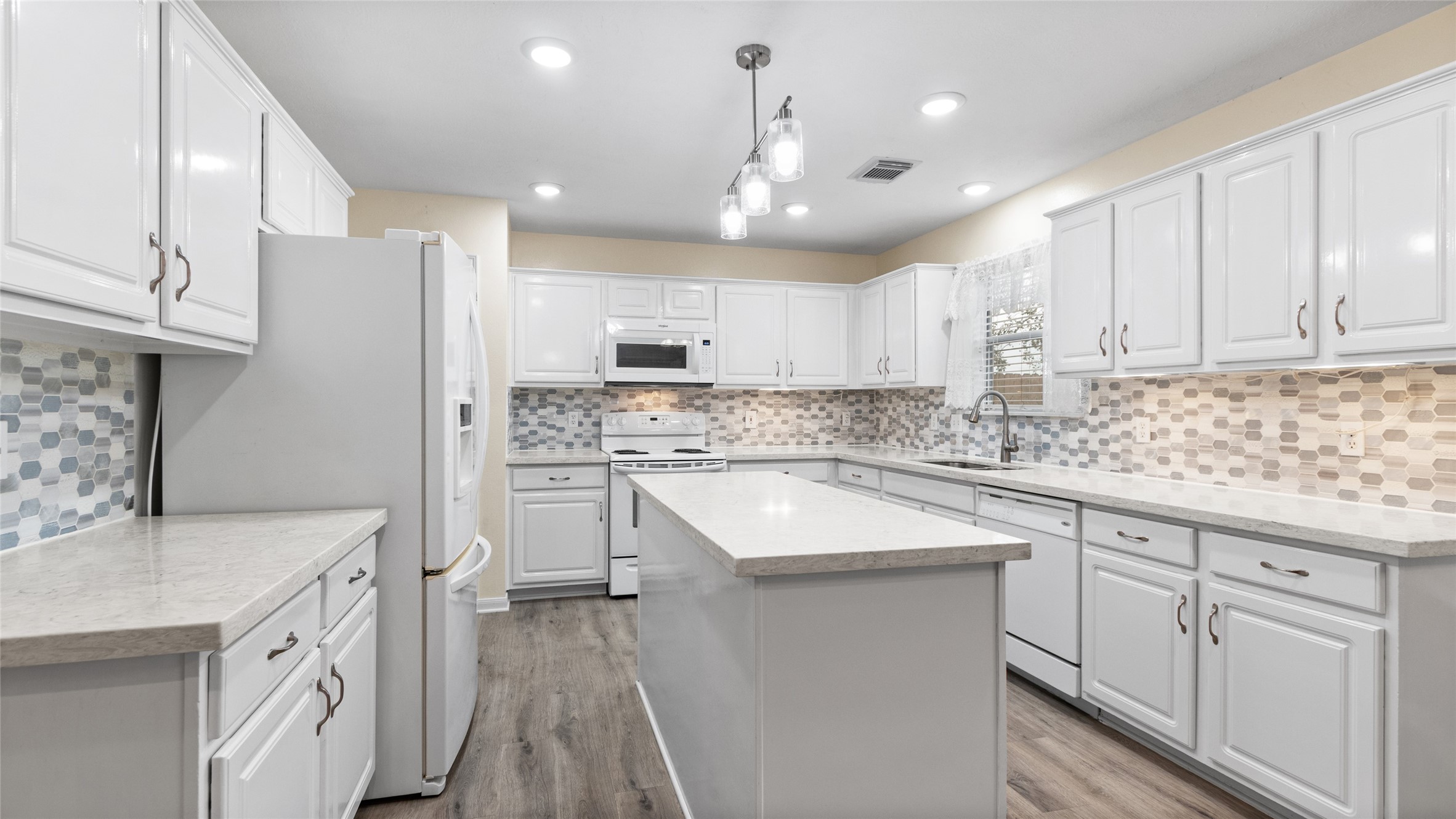17010 Lighthouse View Drive, Friendswood, TX 77546