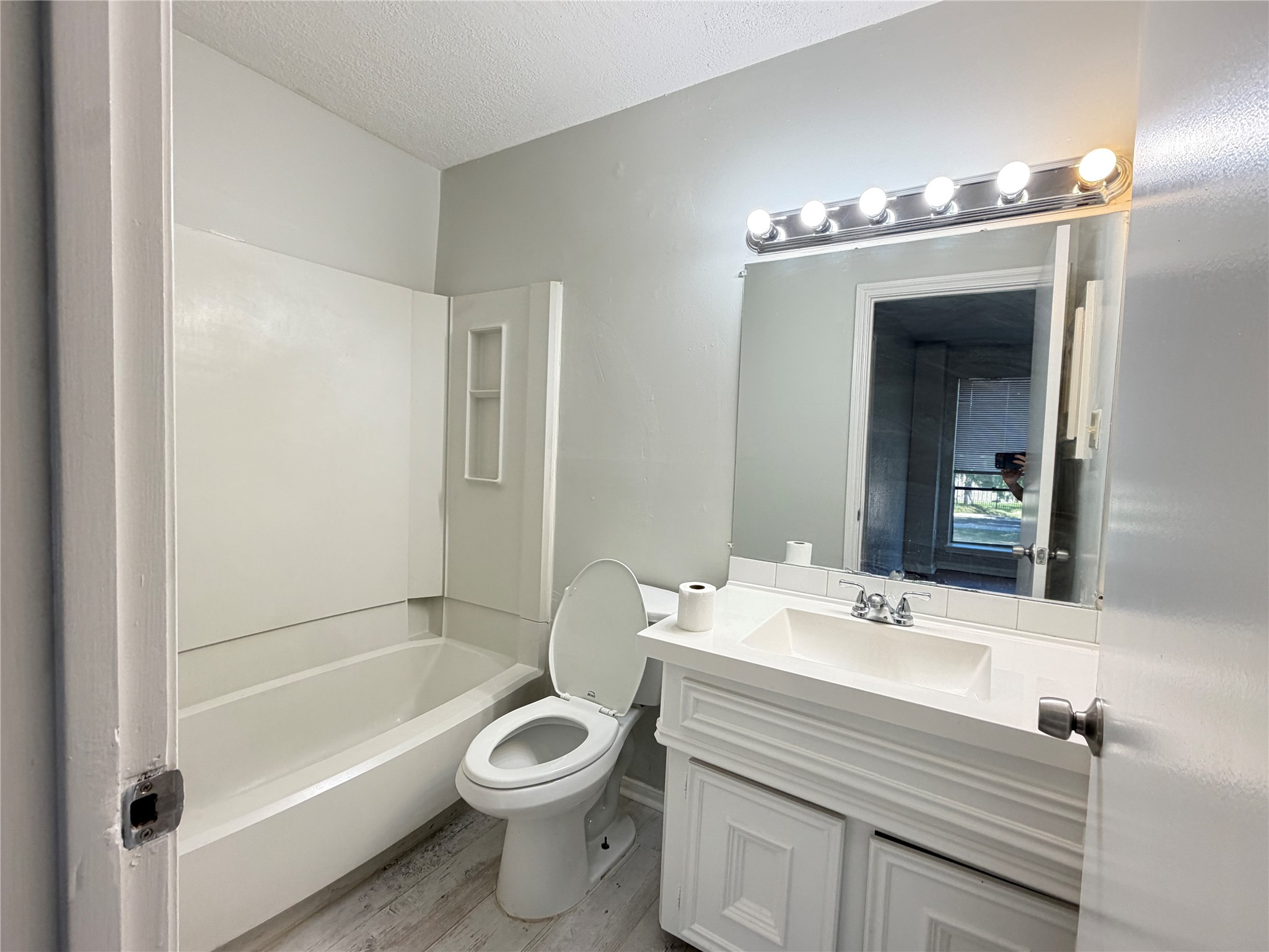 bathroom in 3rd bedroom