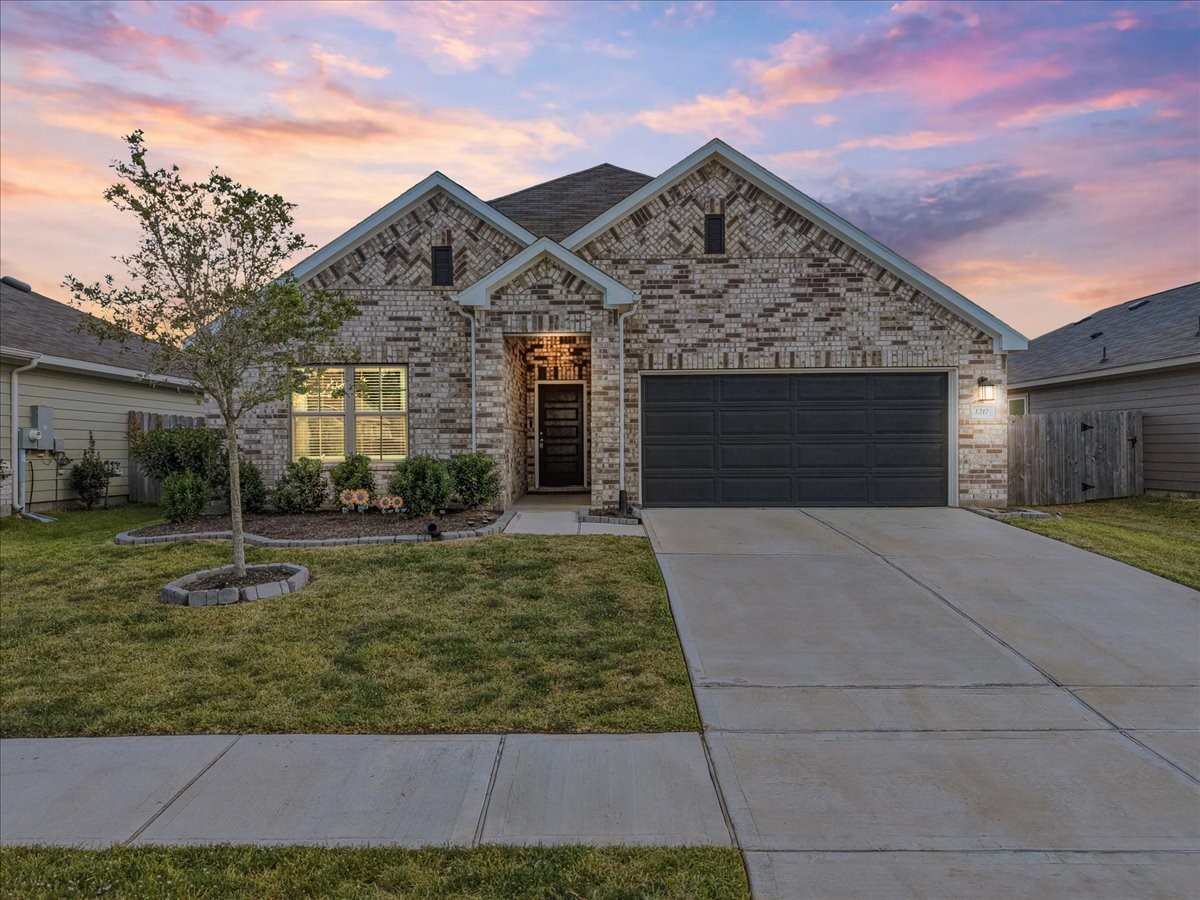 1217 Filly Creek Drive, Alvin, TX 77511
