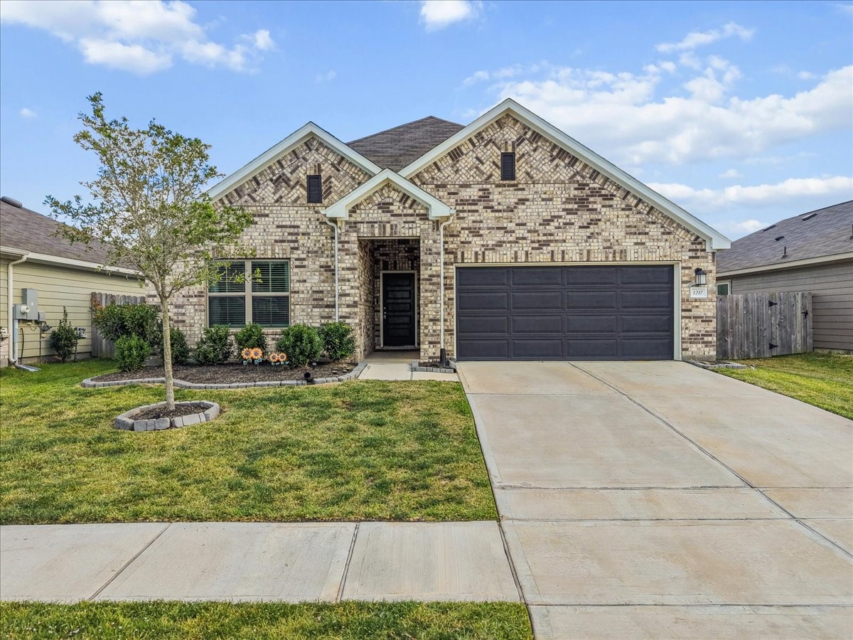 1217 Filly Creek Drive, Alvin, TX 77511