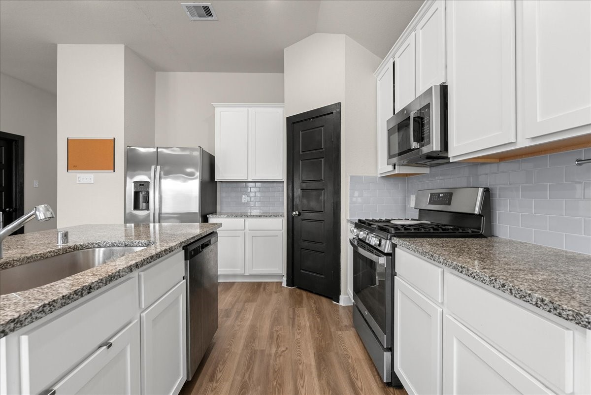 1217 Filly Creek Drive, Alvin, TX 77511