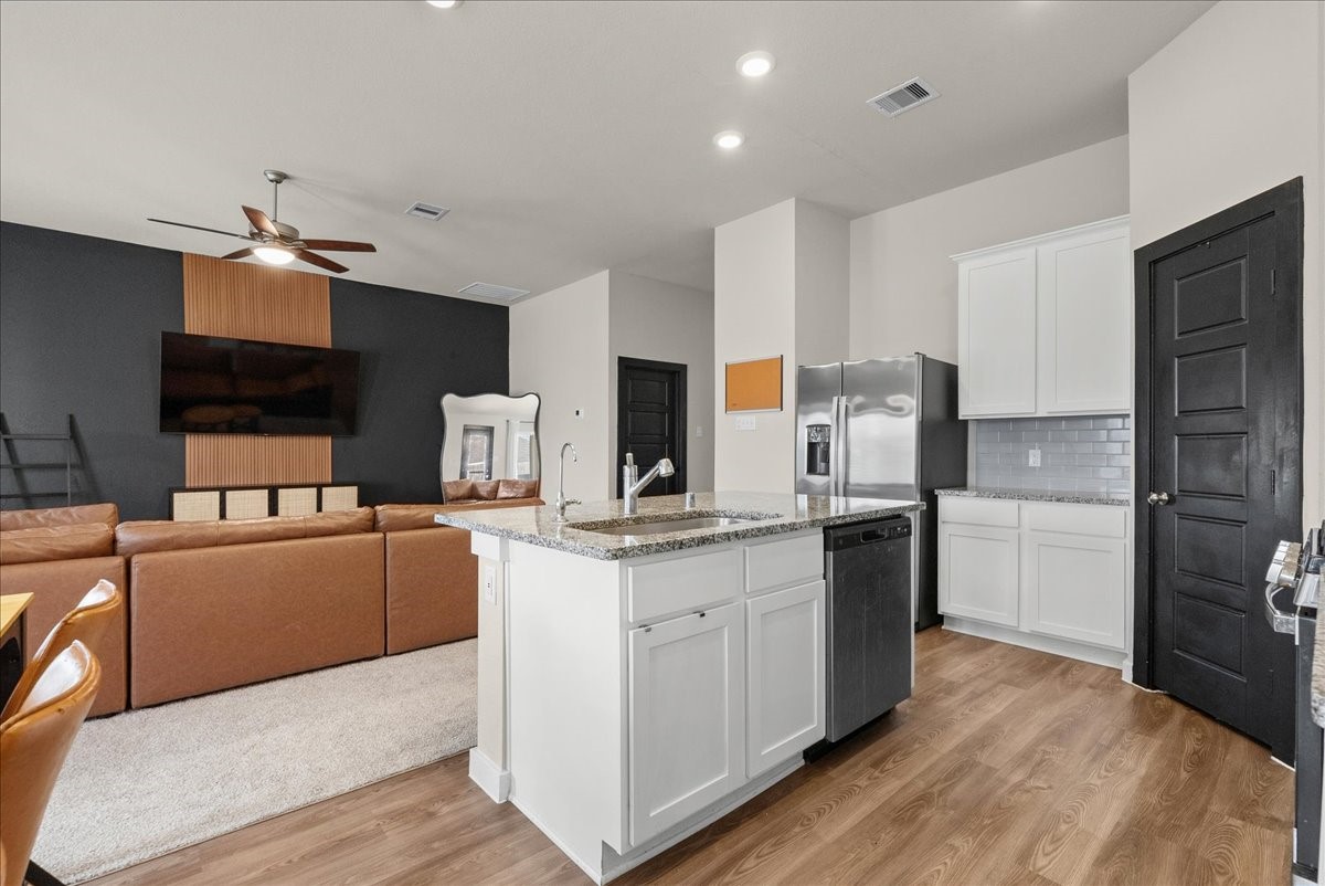 1217 Filly Creek Drive, Alvin, TX 77511