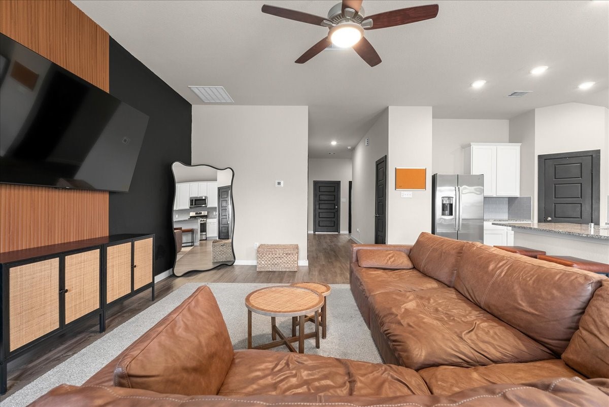 1217 Filly Creek Drive, Alvin, TX 77511
