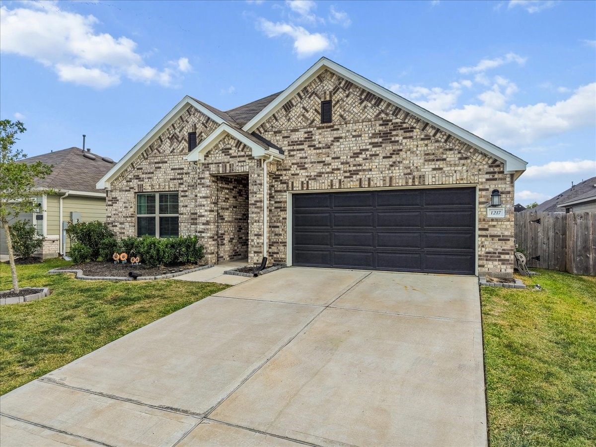 1217 Filly Creek Drive, Alvin, TX 77511