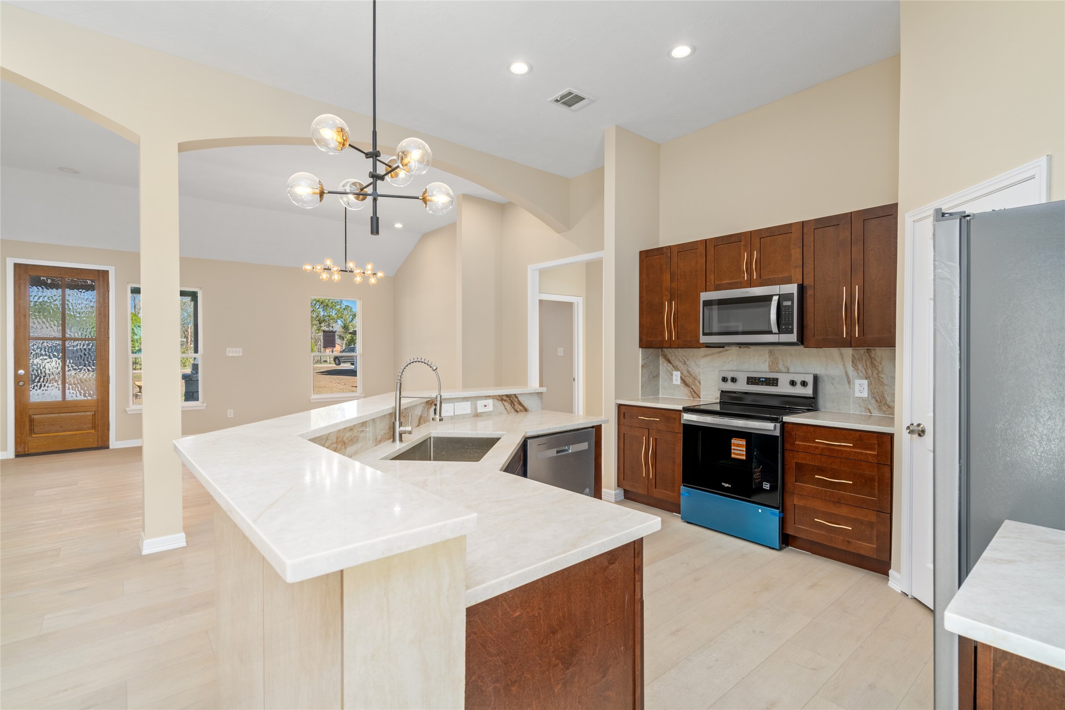 Sleek cabinetry and top-ofthe-line stainless steel
appliances make this kitchen
a chefs dream, marrying
style with functionality.