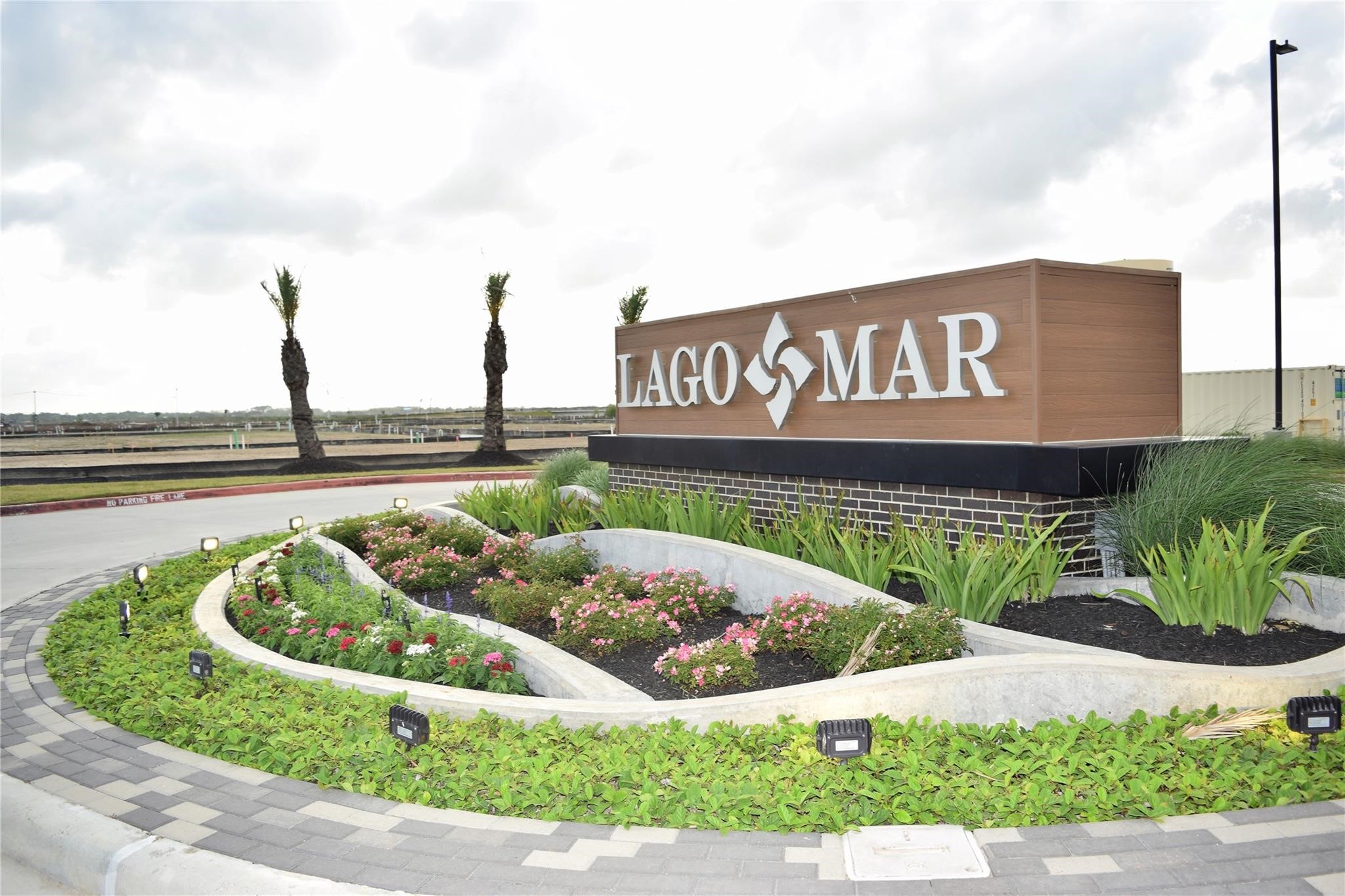 Welcome to Lago Mar. Here you will find several restaurants for your convenience.